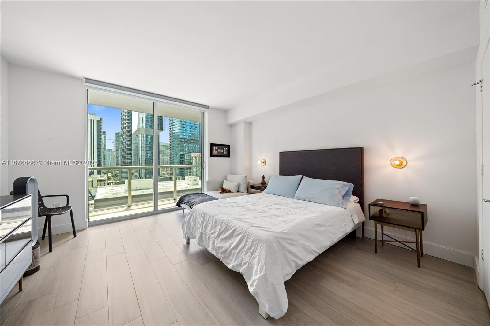55 SE 6th St #1908, Miami FL 33131