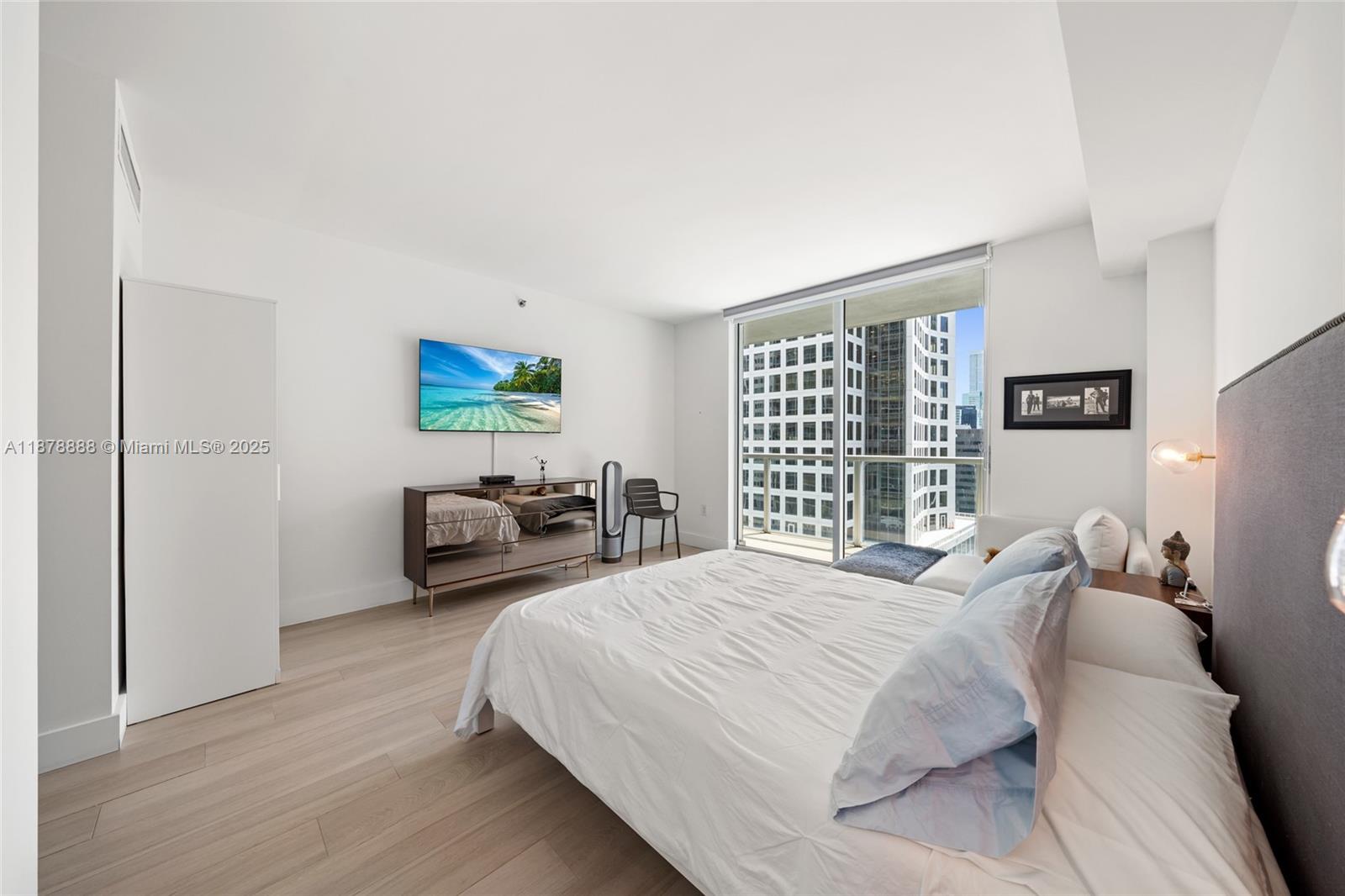 55 SE 6th St #1908, Miami FL 33131