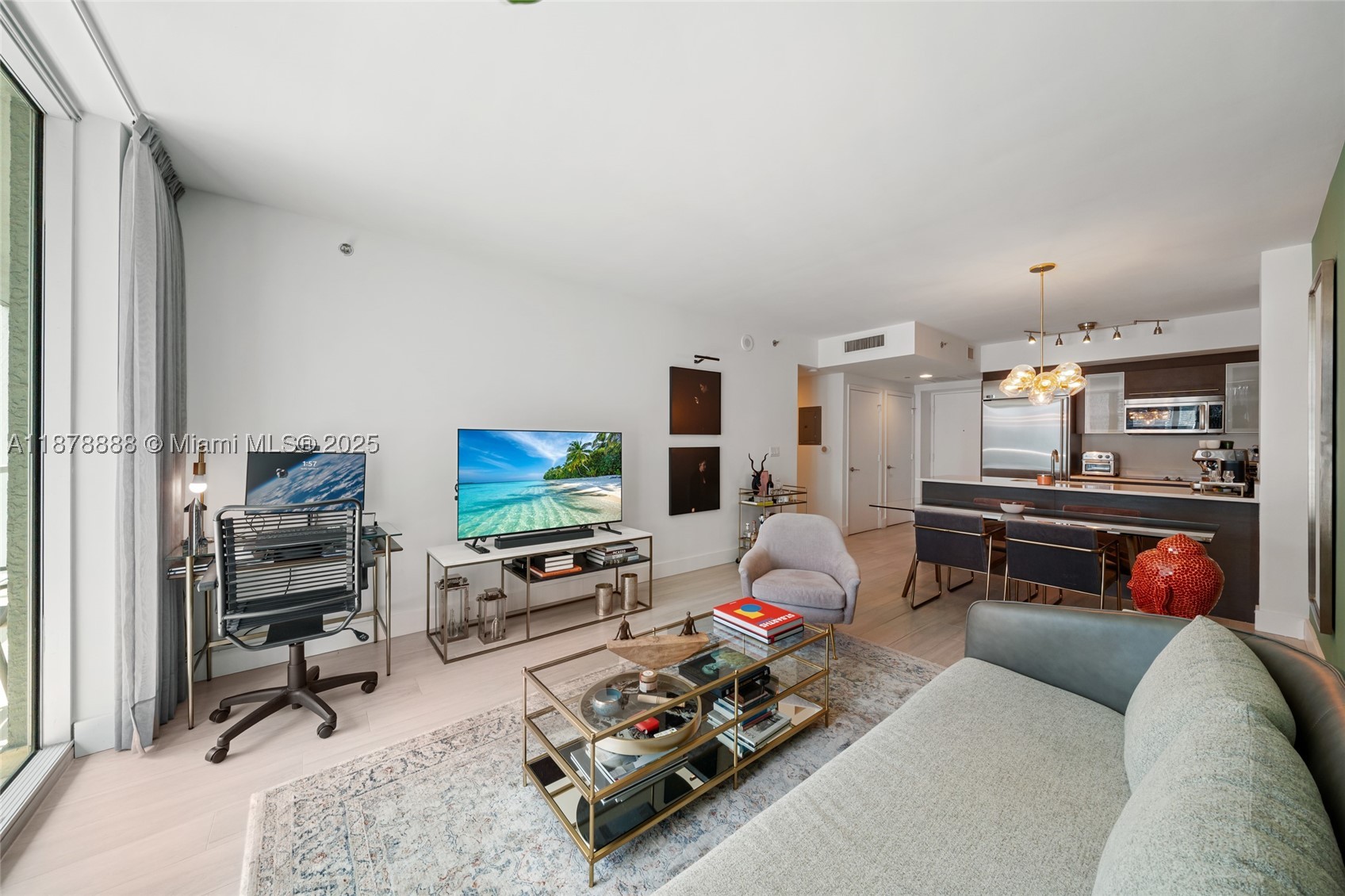 55 SE 6th St #1908, Miami FL 33131