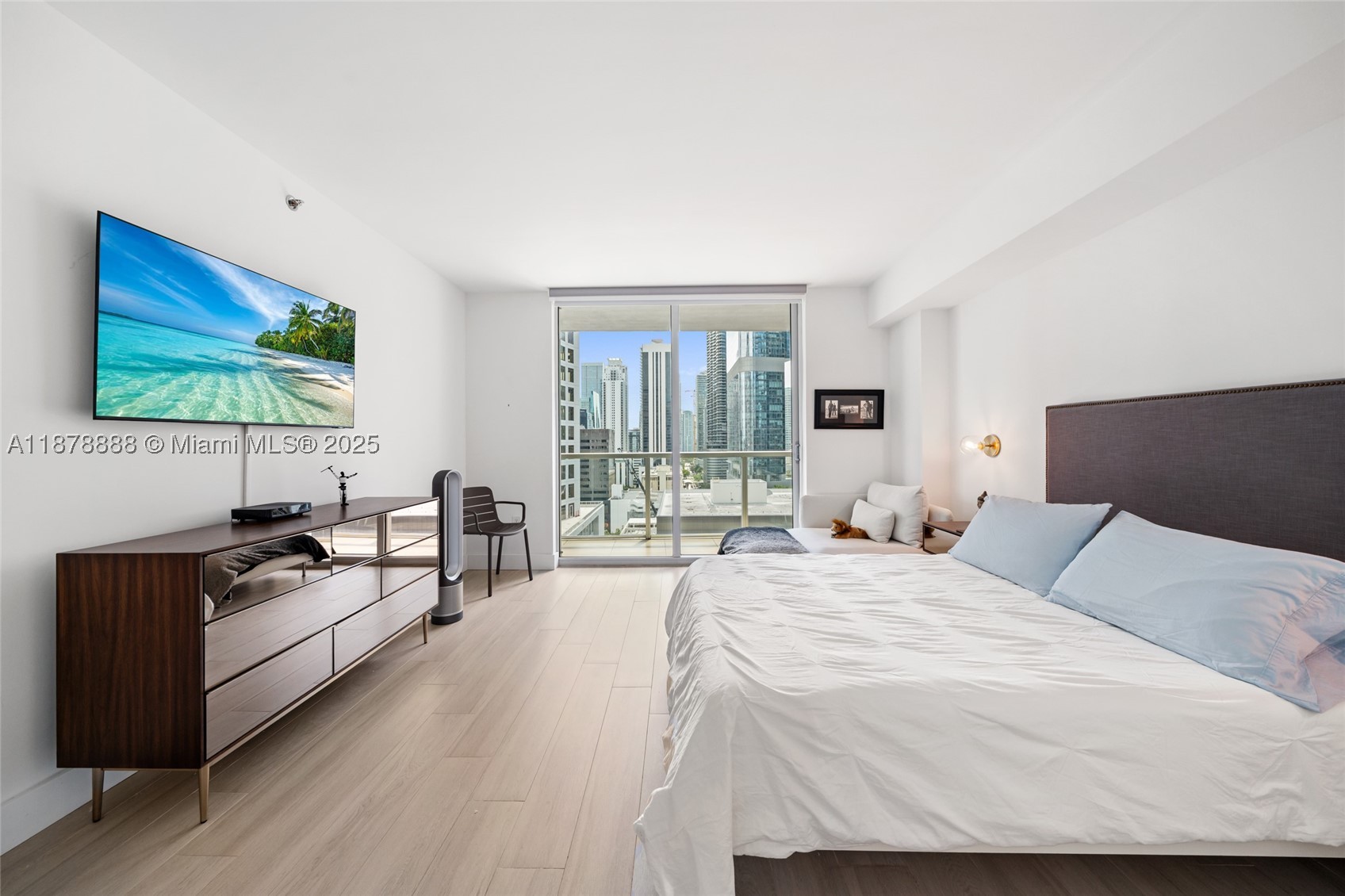 55 SE 6th St #1908, Miami FL 33131