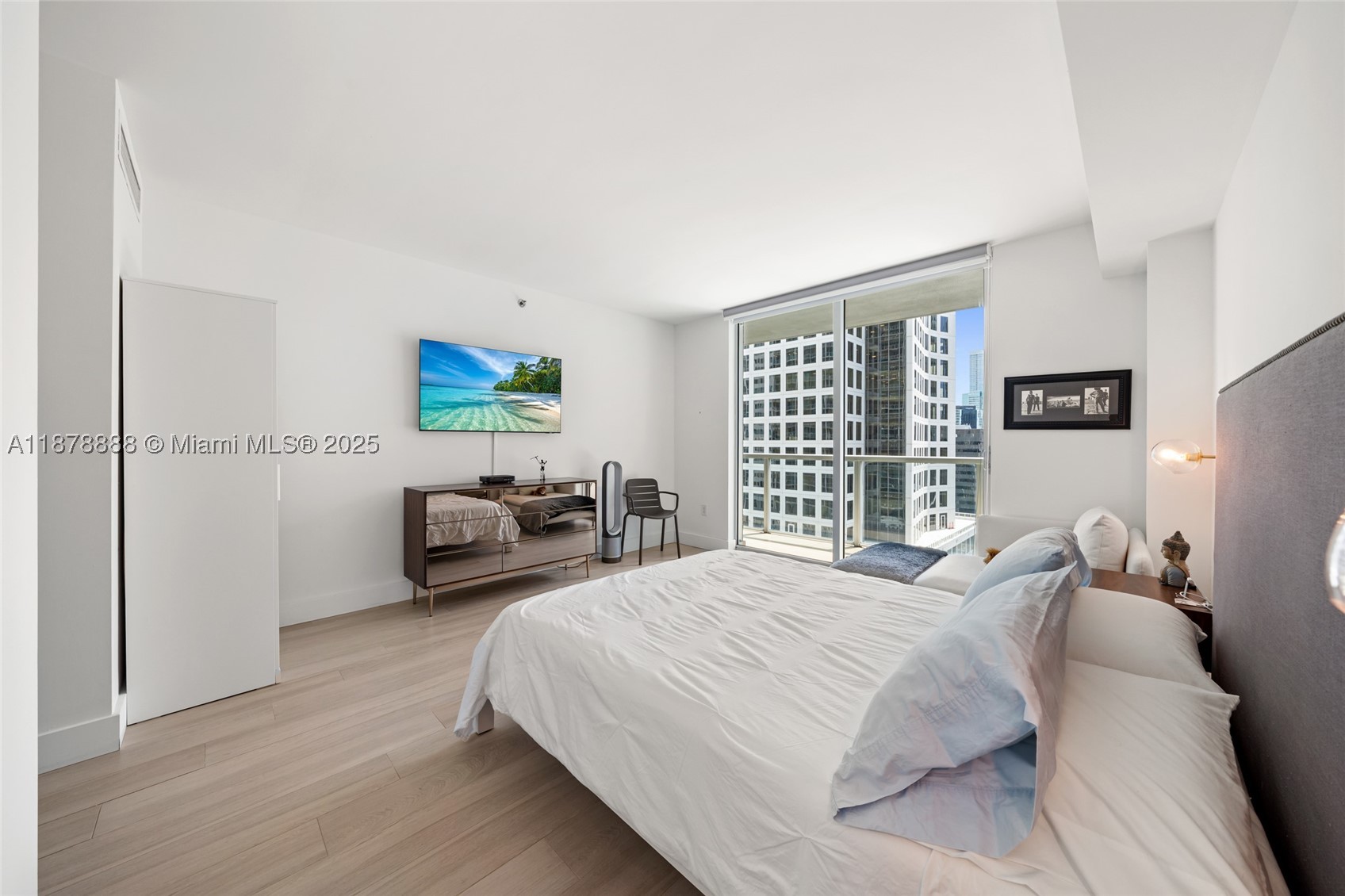 55 SE 6th St #1908, Miami FL 33131