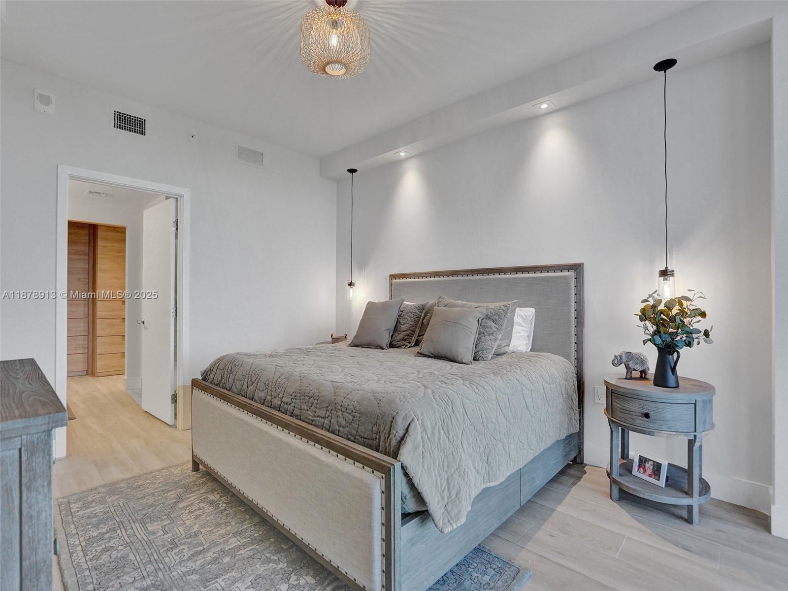 16385 Biscayne Blvd #2107, North Miami Beach FL 33160