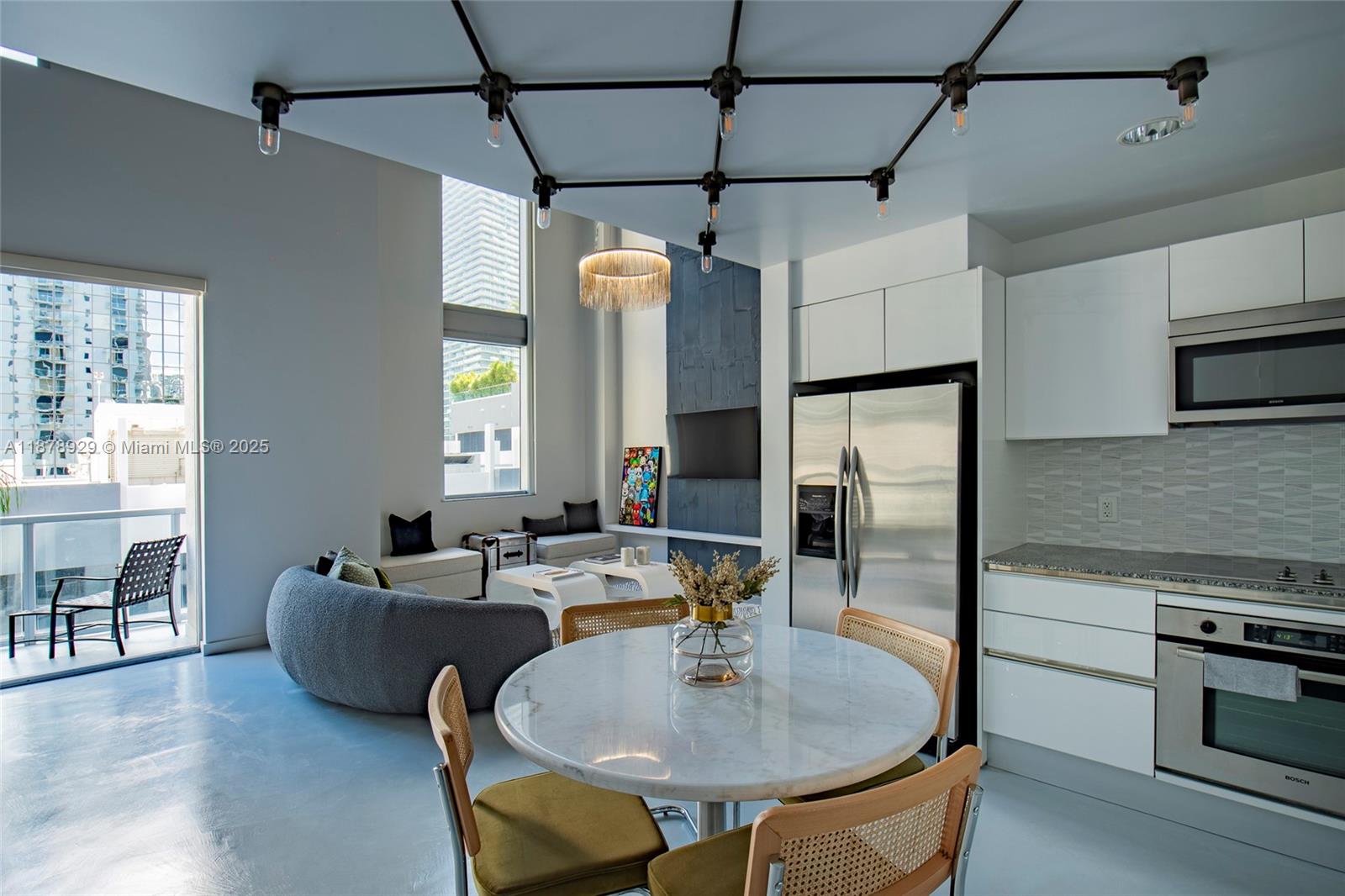 1060 Brickell Ave #1015, Miami FL 33131