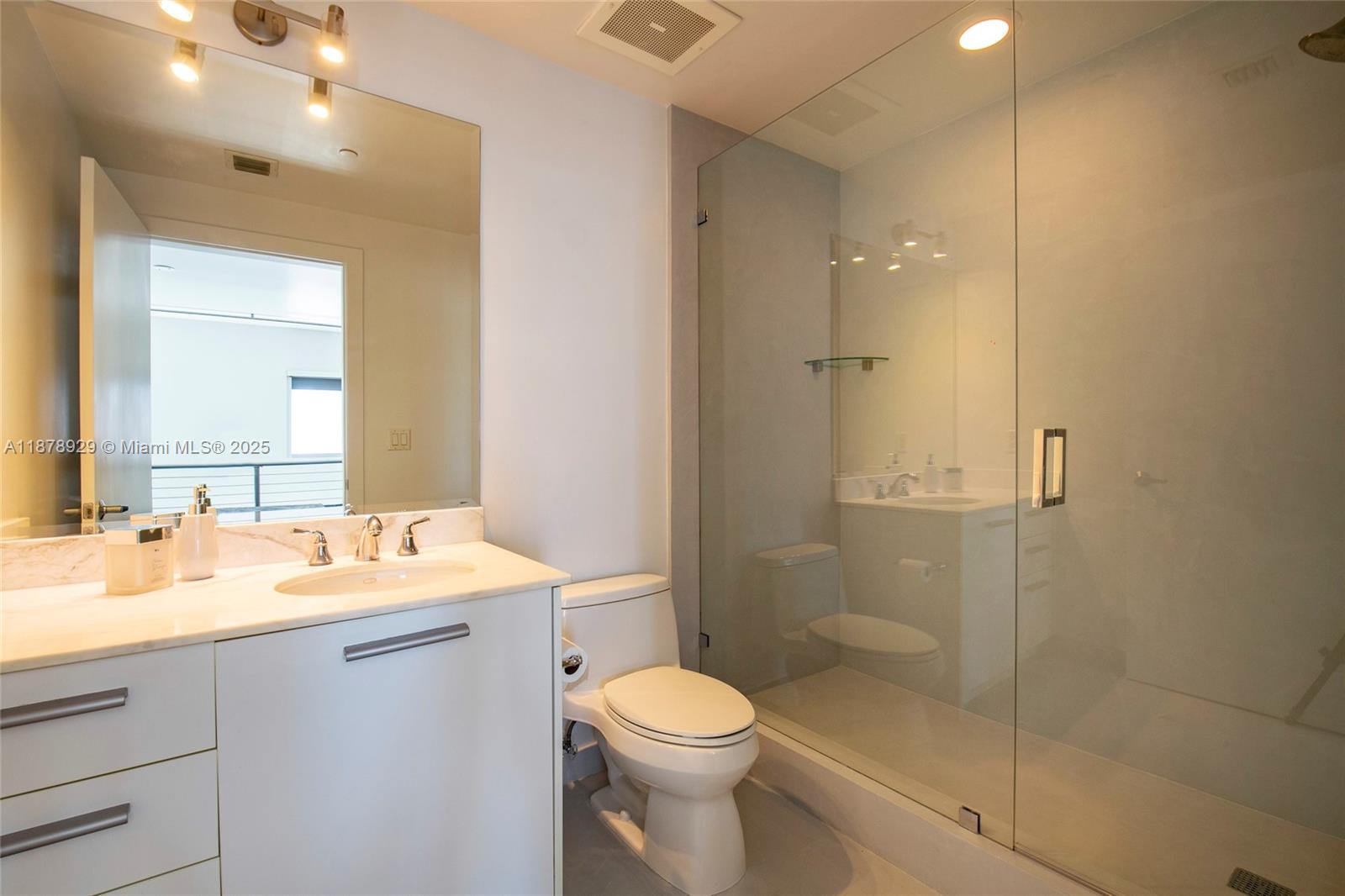 1060 Brickell Ave #1015, Miami FL 33131