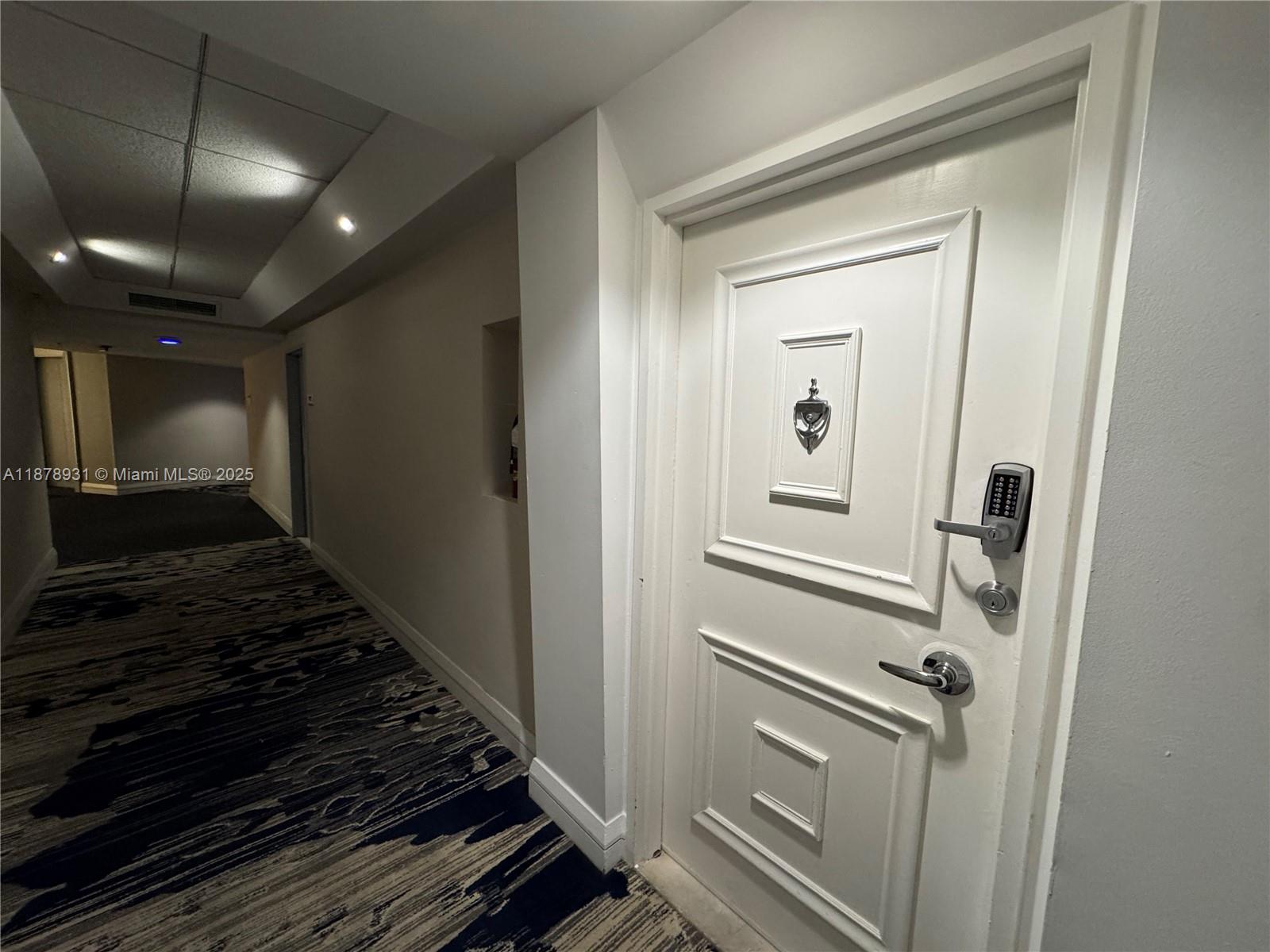 5161 Collins Ave #1717, Miami Beach FL 33140
