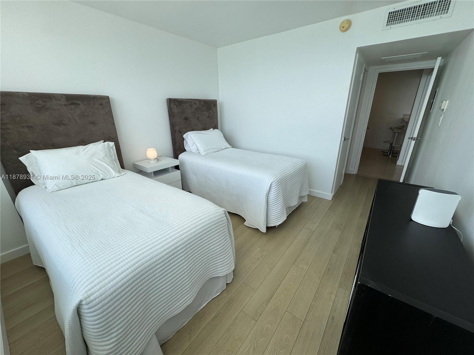 5161 Collins Ave #1717, Miami Beach FL 33140
