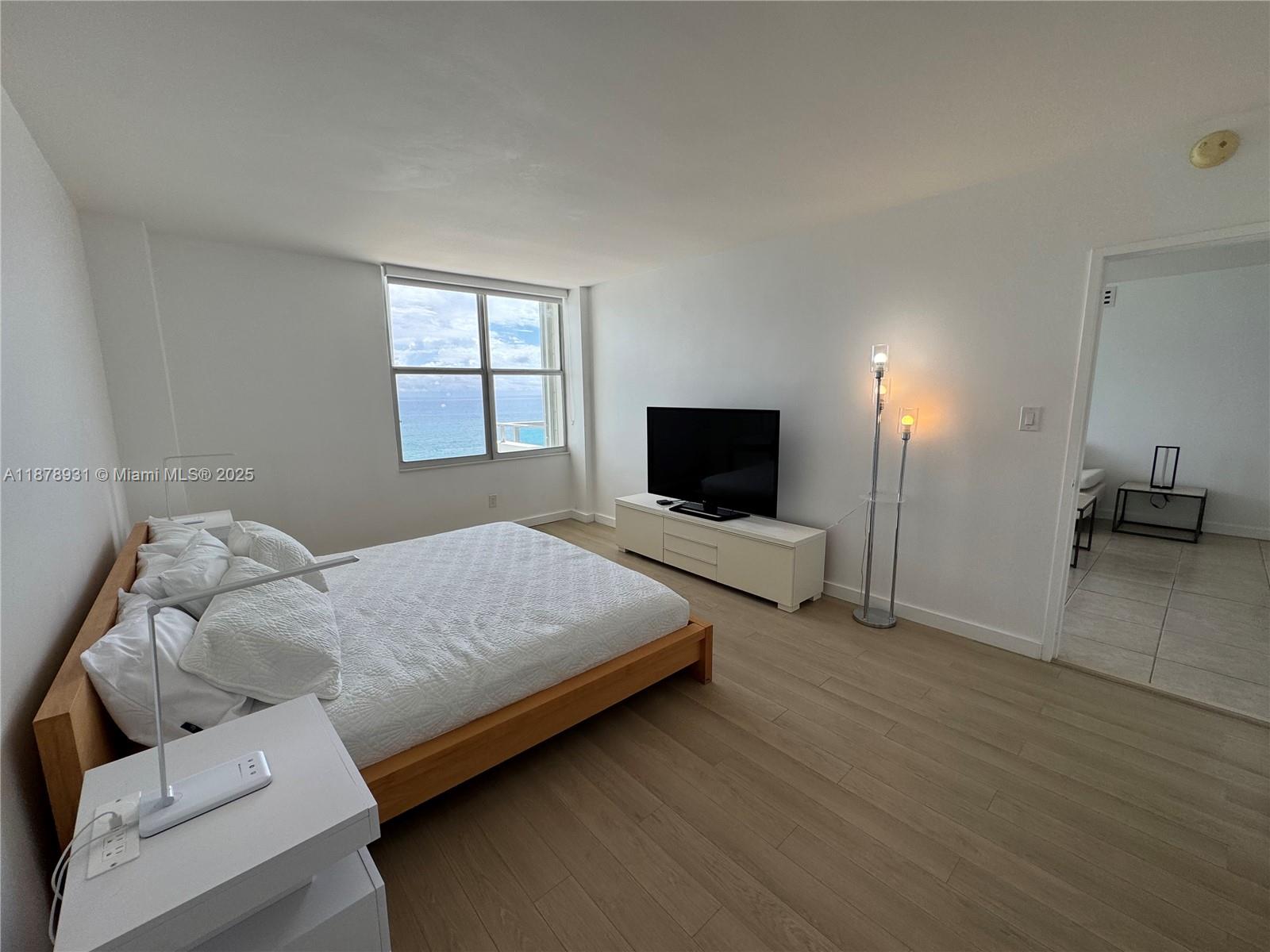 5161 Collins Ave #1717, Miami Beach FL 33140