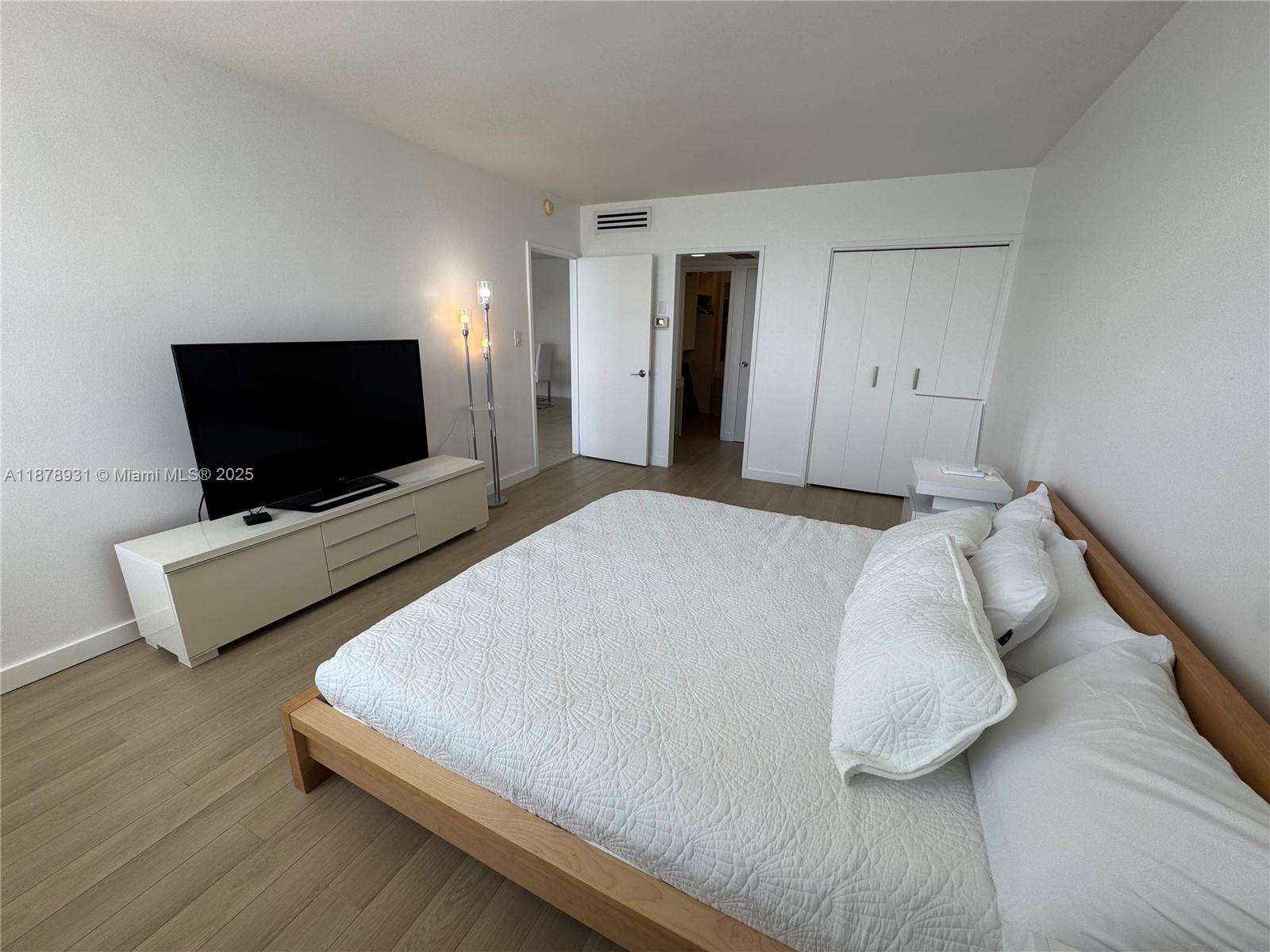 5161 Collins Ave #1717, Miami Beach FL 33140