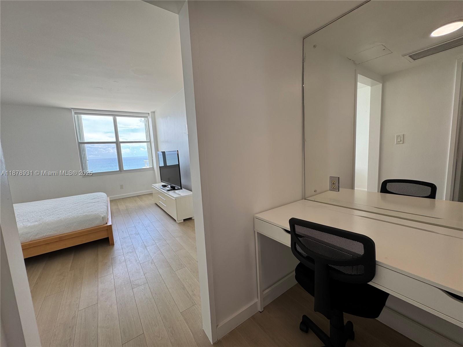5161 Collins Ave #1717, Miami Beach FL 33140