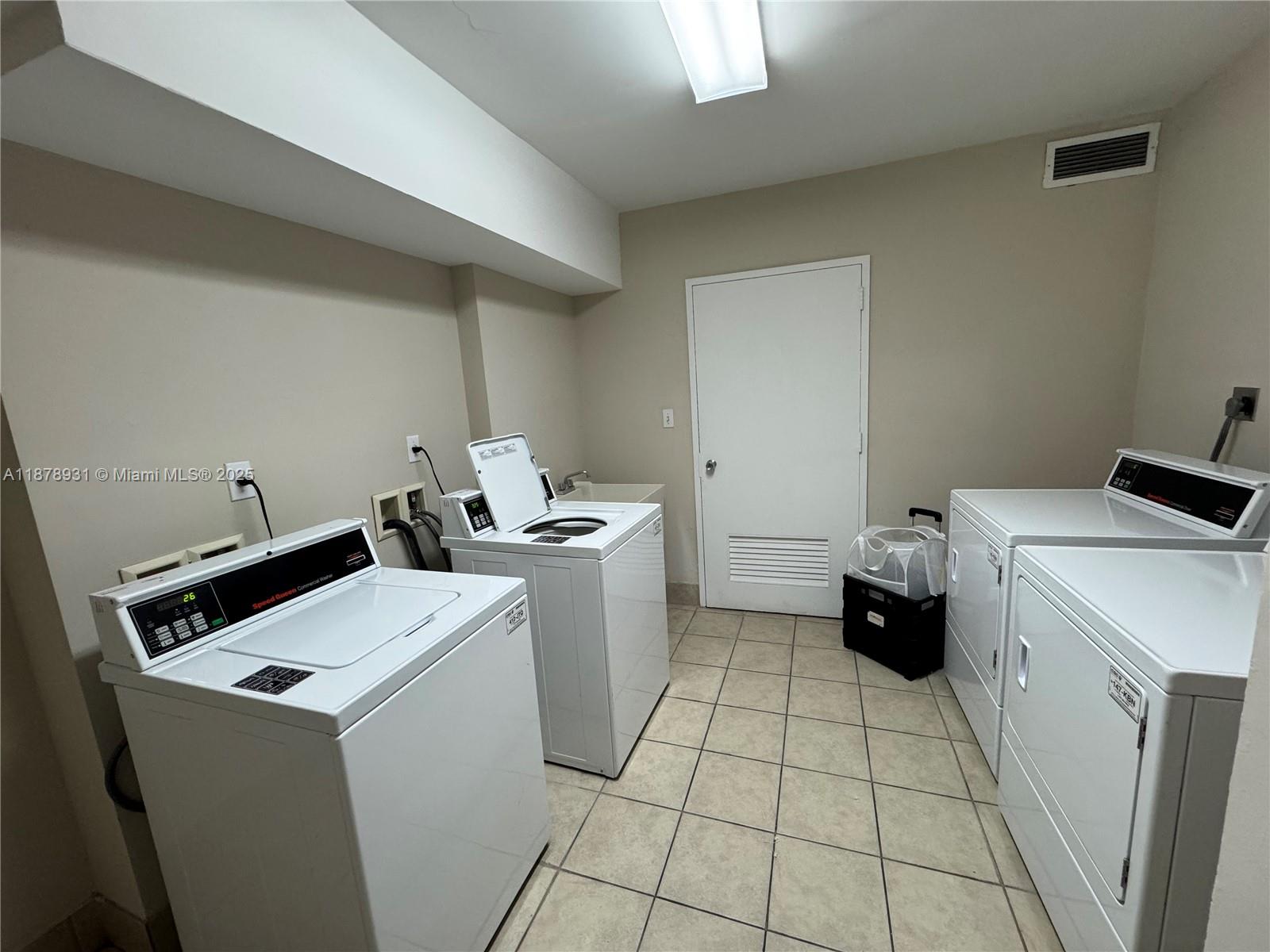 5161 Collins Ave #1717, Miami Beach FL 33140