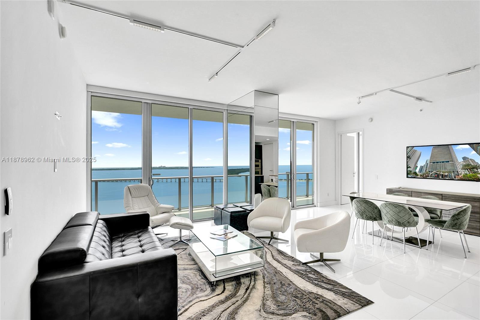 1300 Brickell Bay Dr #3902, Miami FL 33131