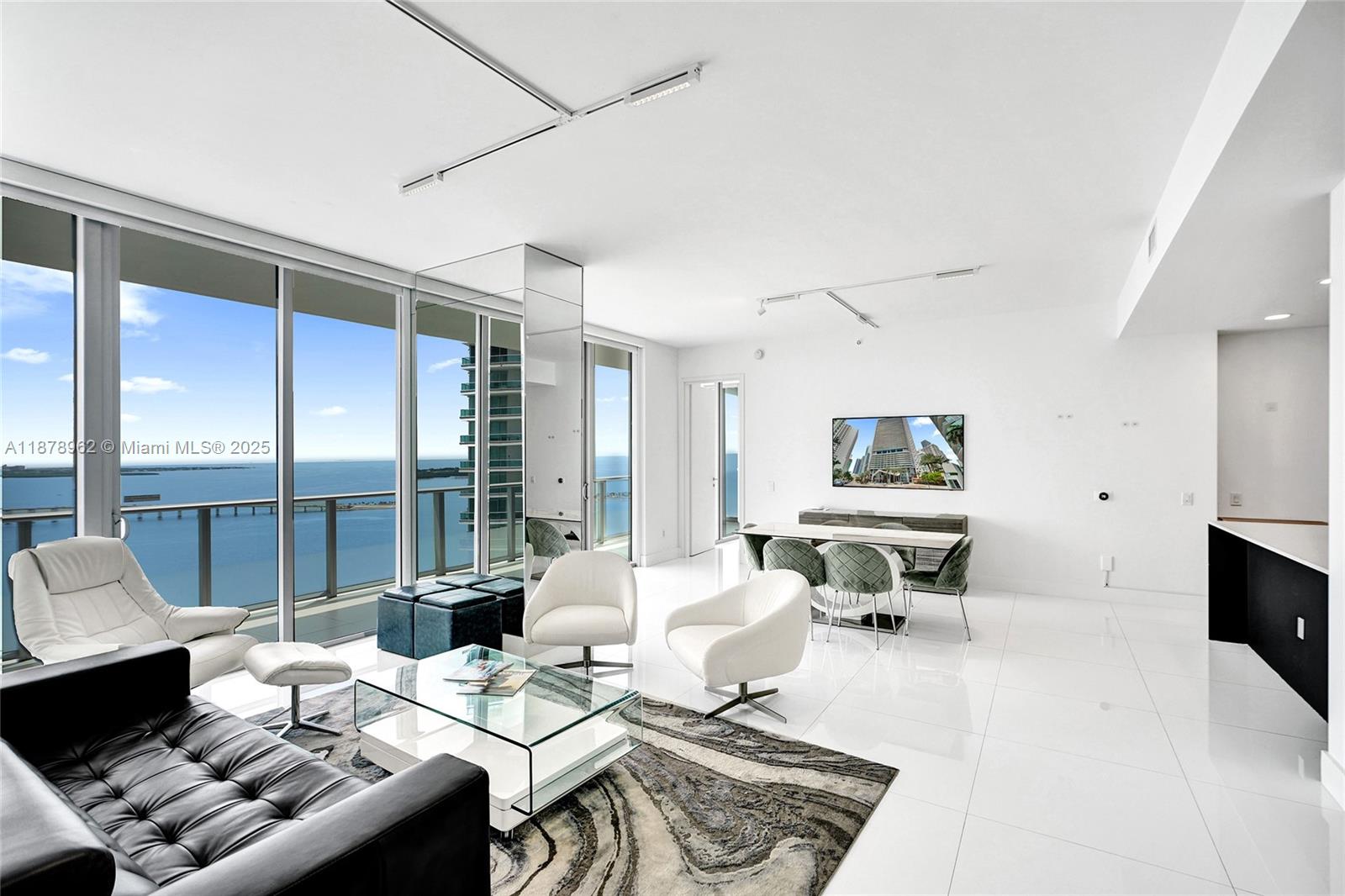 1300 Brickell Bay Dr #3902, Miami FL 33131