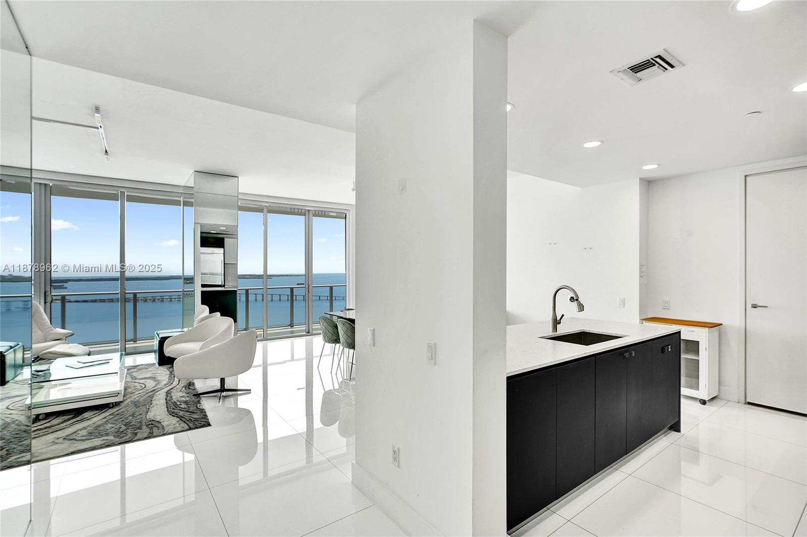 1300 Brickell Bay Dr #3902, Miami FL 33131