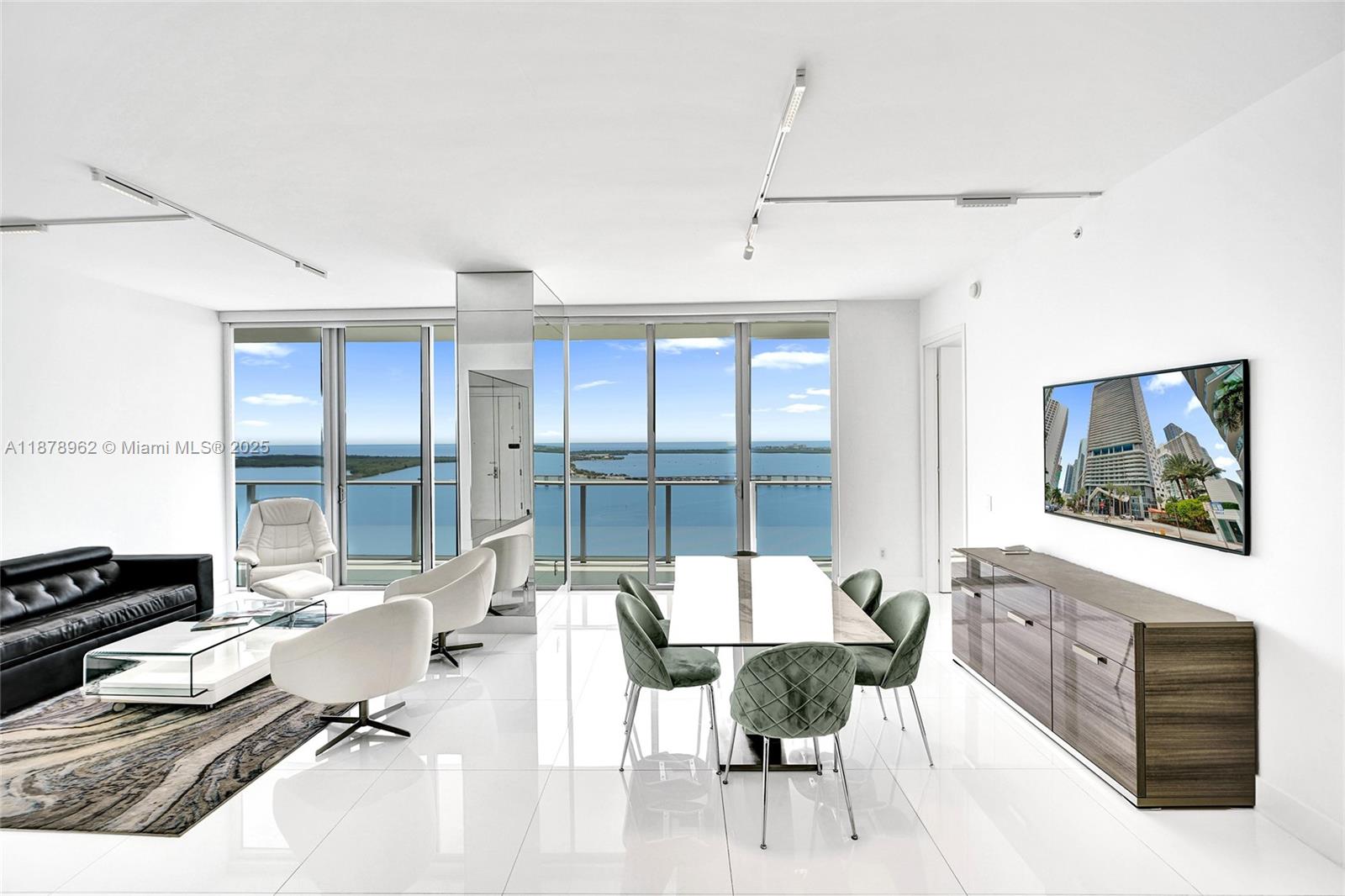 1300 Brickell Bay Dr #3902, Miami FL 33131