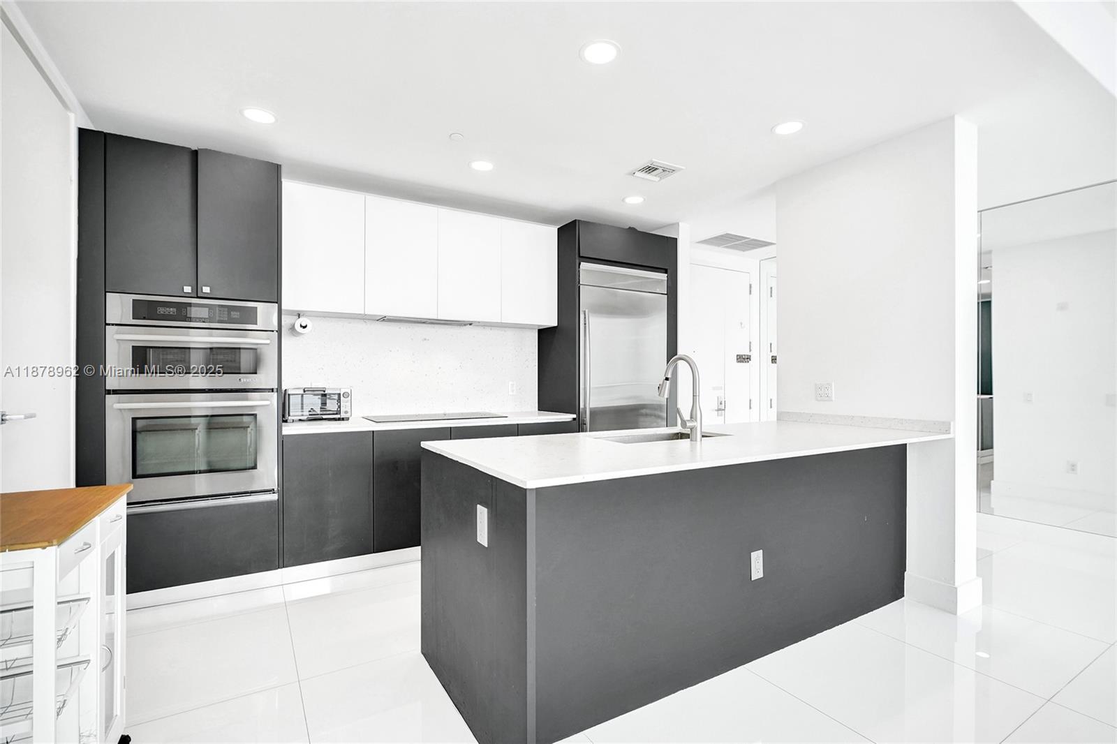 1300 Brickell Bay Dr #3902, Miami FL 33131