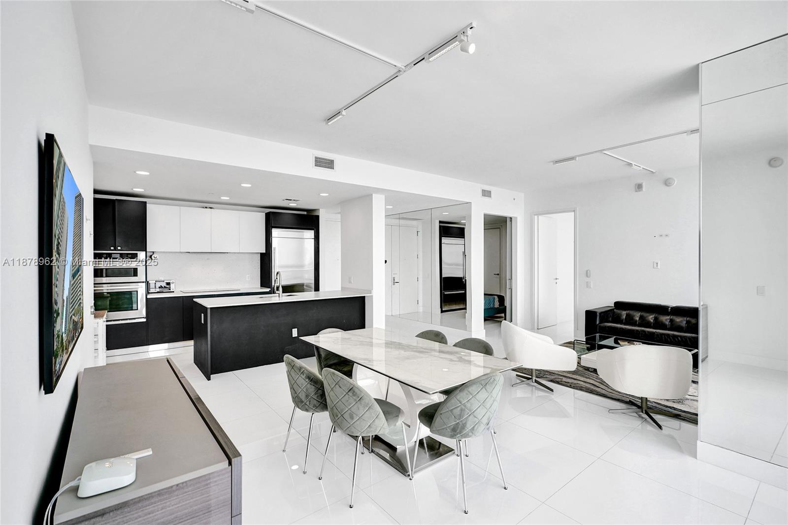 1300 Brickell Bay Dr #3902, Miami FL 33131