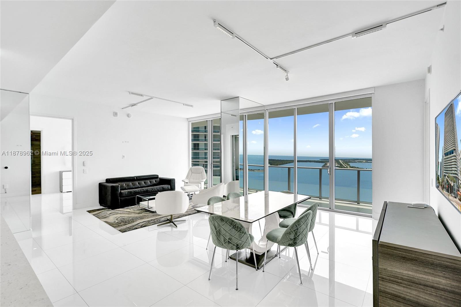 1300 Brickell Bay Dr #3902, Miami FL 33131