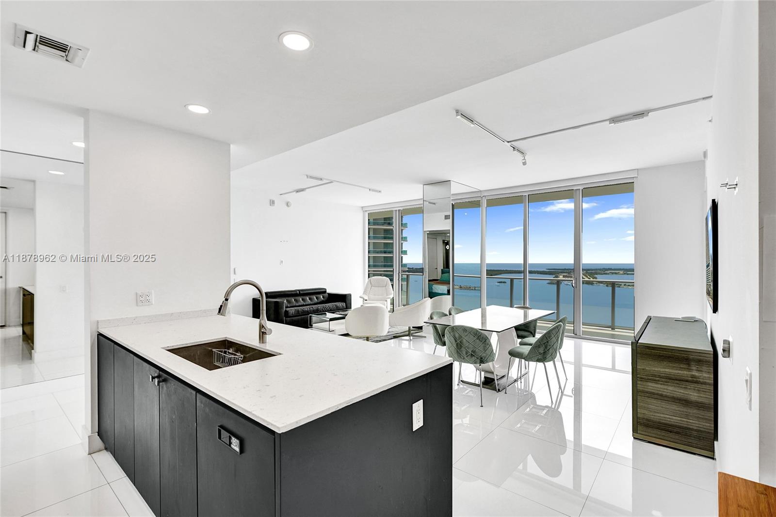 1300 Brickell Bay Dr #3902, Miami FL 33131