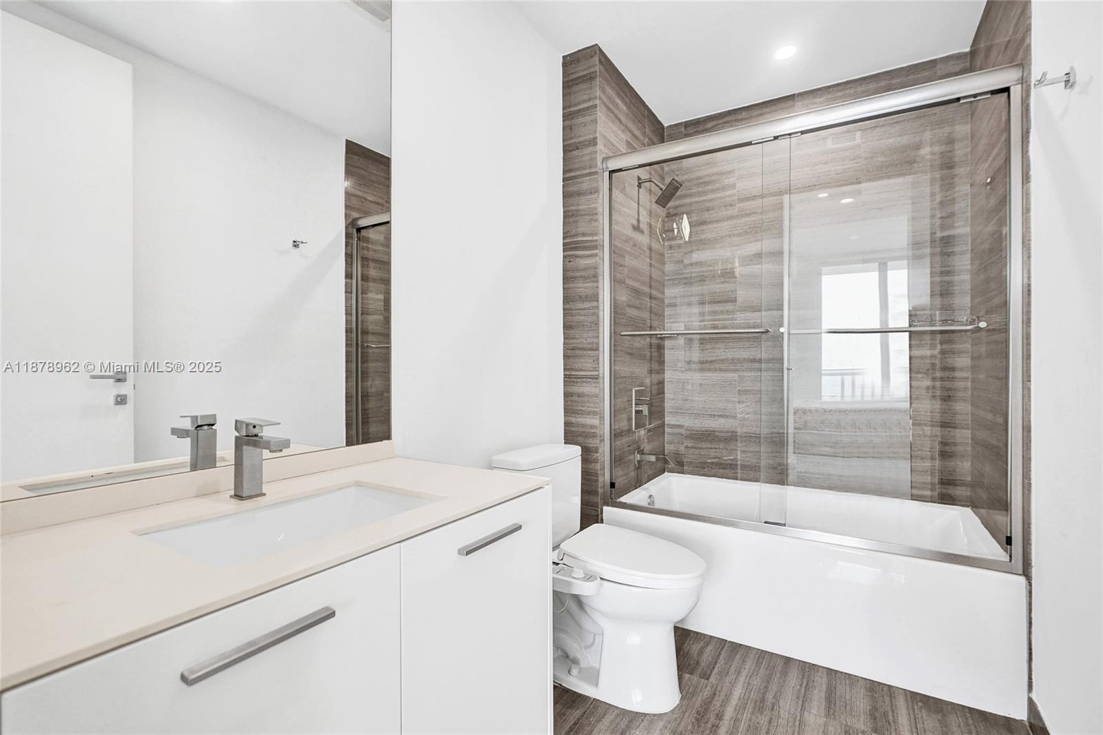 1300 Brickell Bay Dr #3902, Miami FL 33131