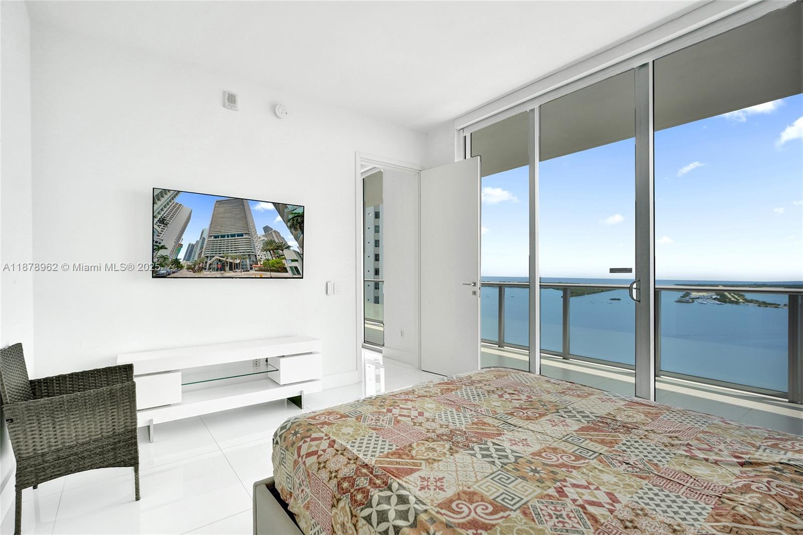 1300 Brickell Bay Dr #3902, Miami FL 33131