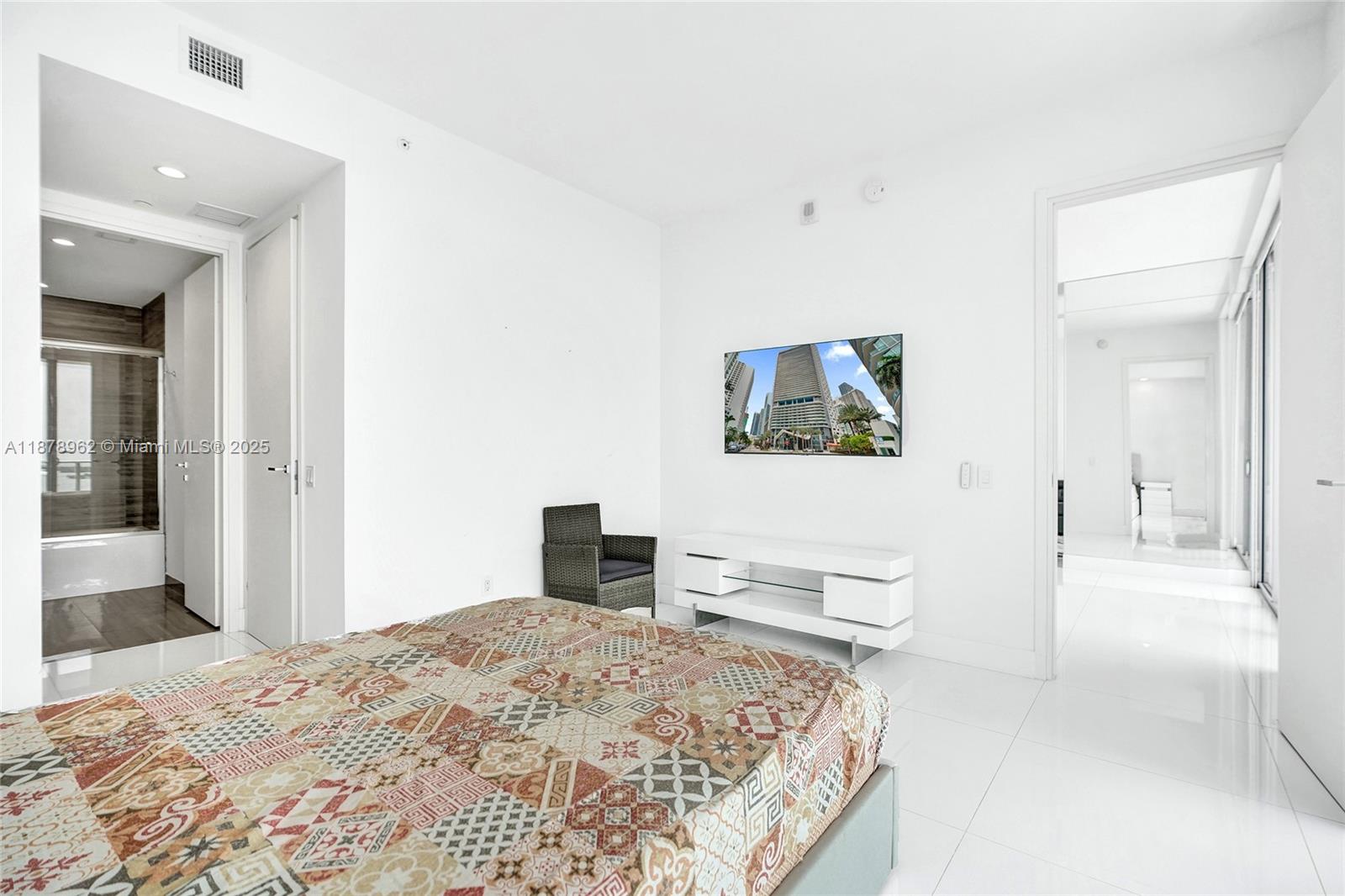 1300 Brickell Bay Dr #3902, Miami FL 33131