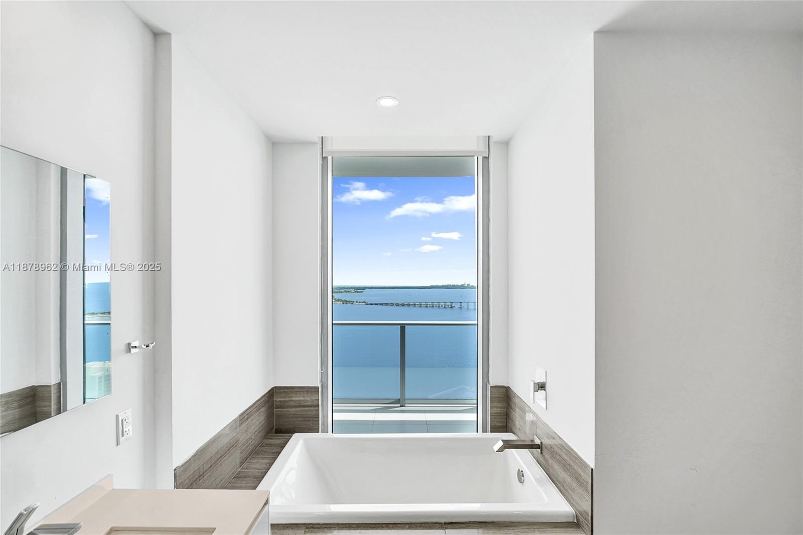 1300 Brickell Bay Dr #3902, Miami FL 33131
