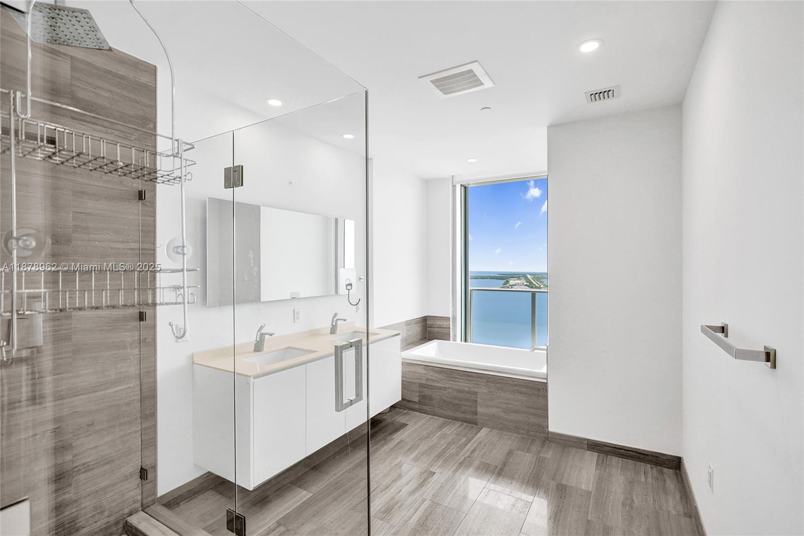 1300 Brickell Bay Dr #3902, Miami FL 33131