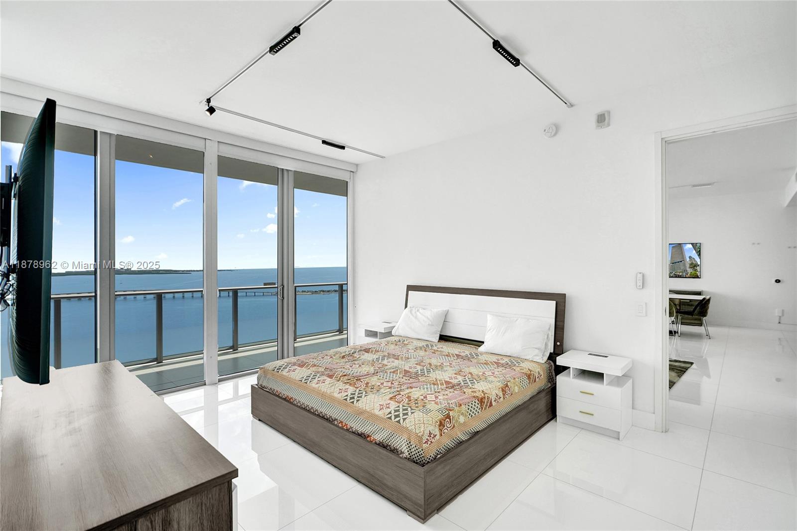 1300 Brickell Bay Dr #3902, Miami FL 33131
