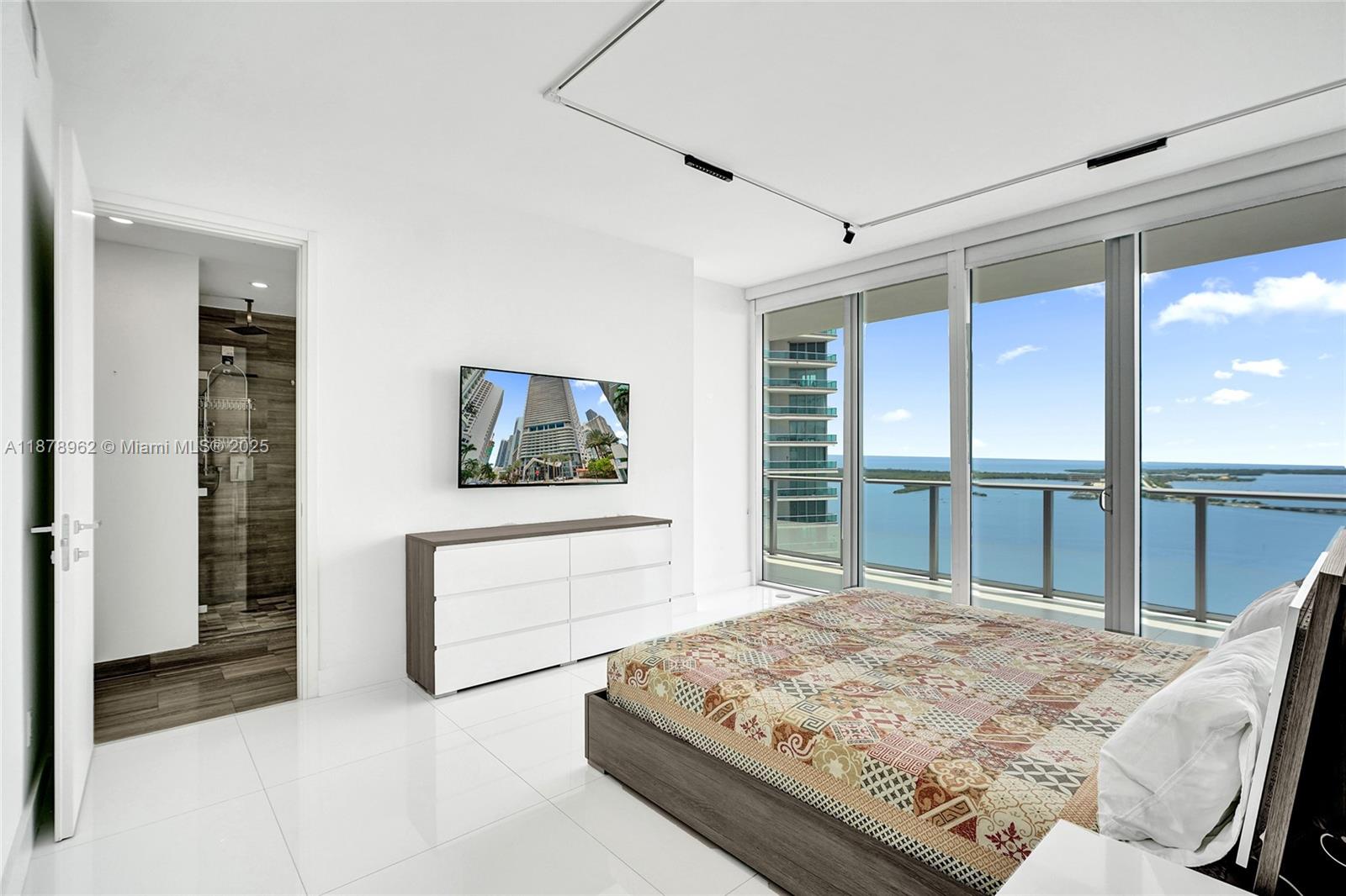 1300 Brickell Bay Dr #3902, Miami FL 33131