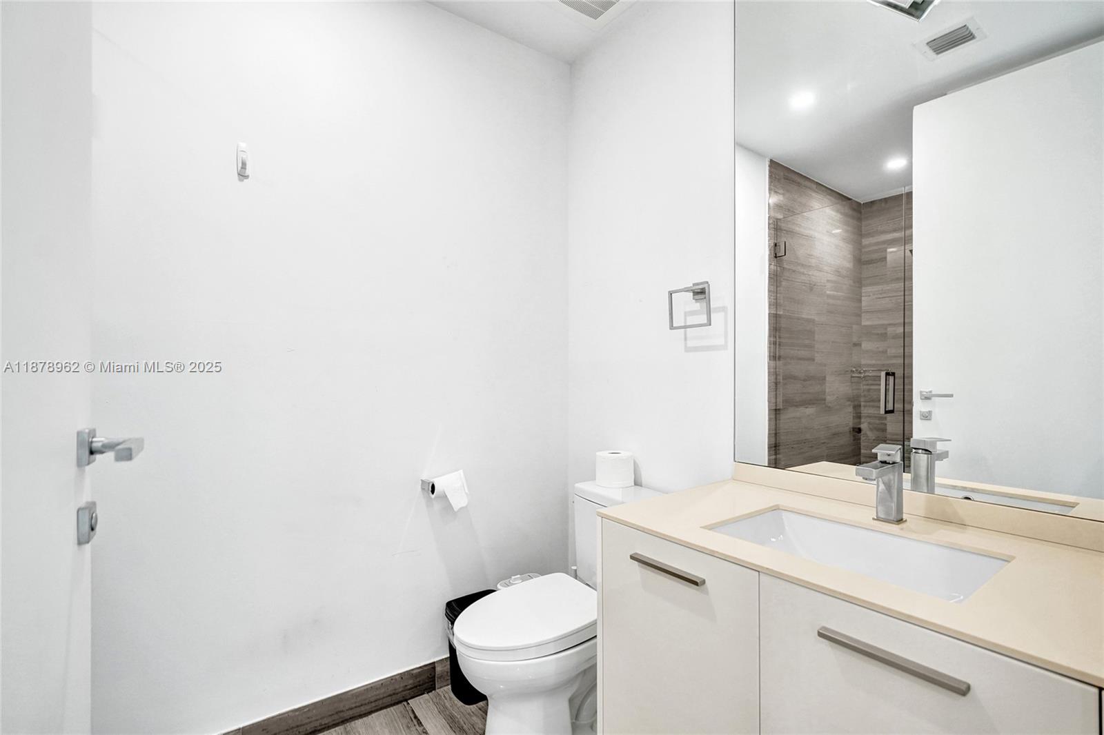 1300 Brickell Bay Dr #3902, Miami FL 33131