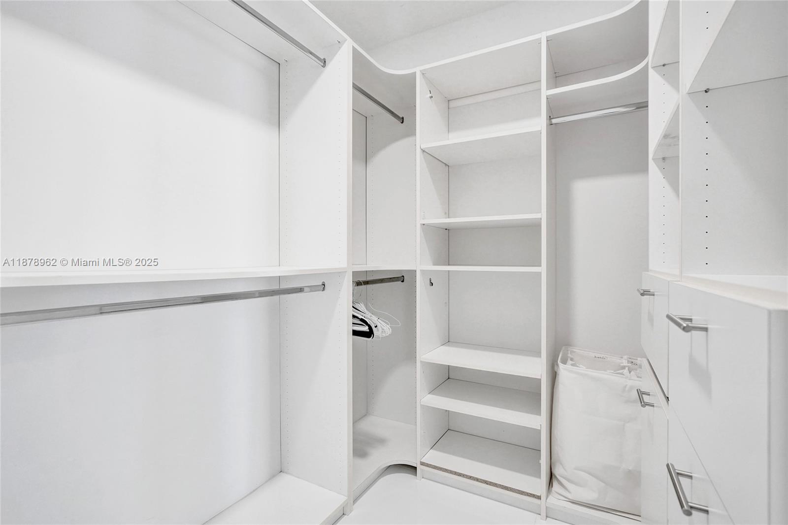 1300 Brickell Bay Dr #3902, Miami FL 33131