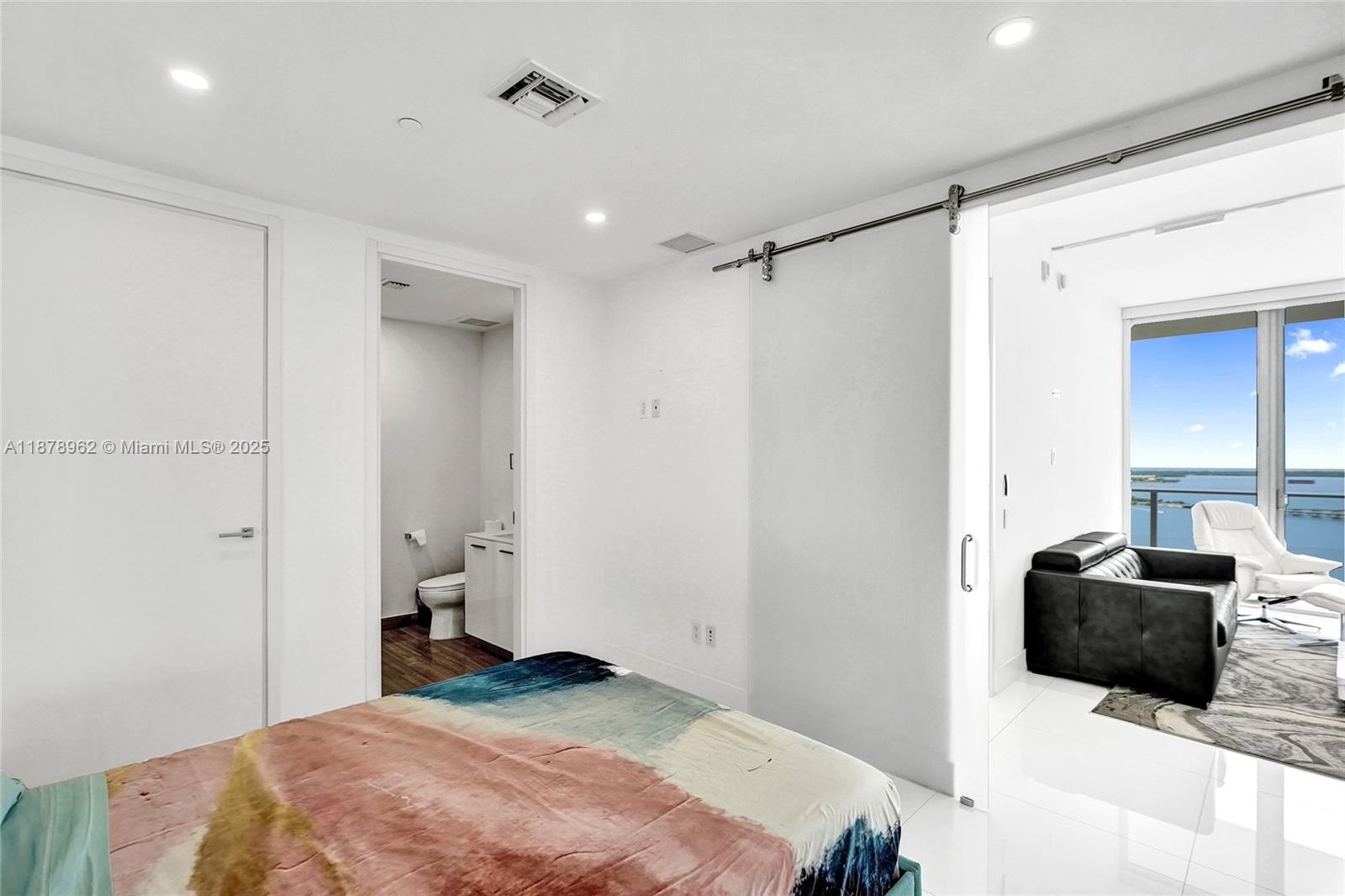 1300 Brickell Bay Dr #3902, Miami FL 33131