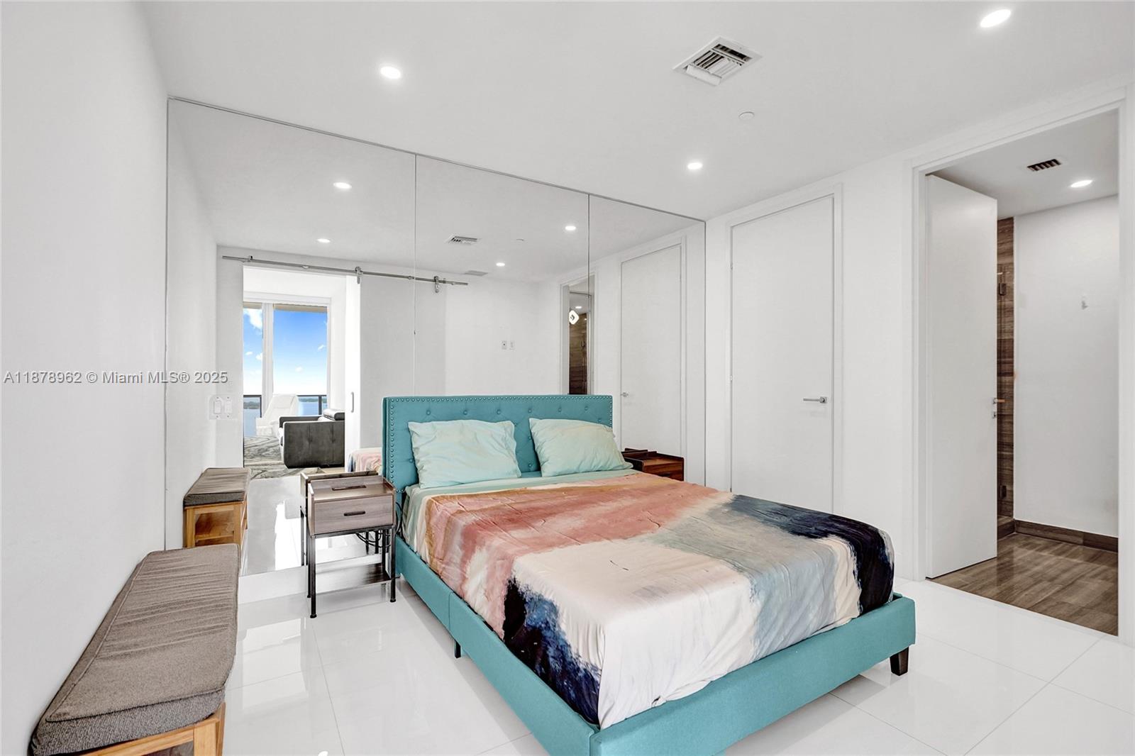 1300 Brickell Bay Dr #3902, Miami FL 33131