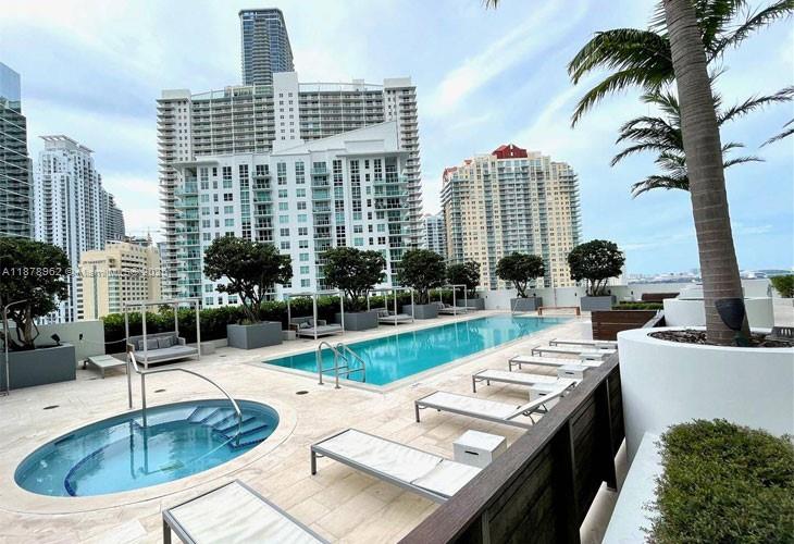 1300 Brickell Bay Dr #3902, Miami FL 33131