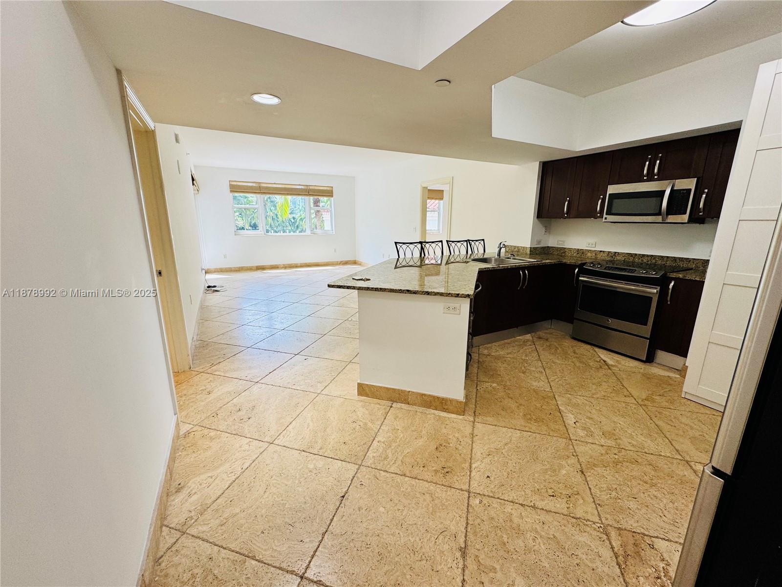 20000 E Country Club Dr #209, Aventura FL 33180