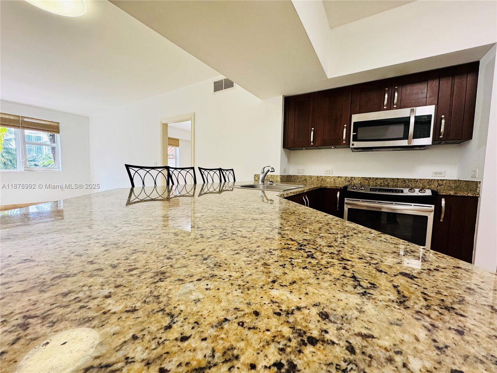 20000 E Country Club Dr #209, Aventura FL 33180