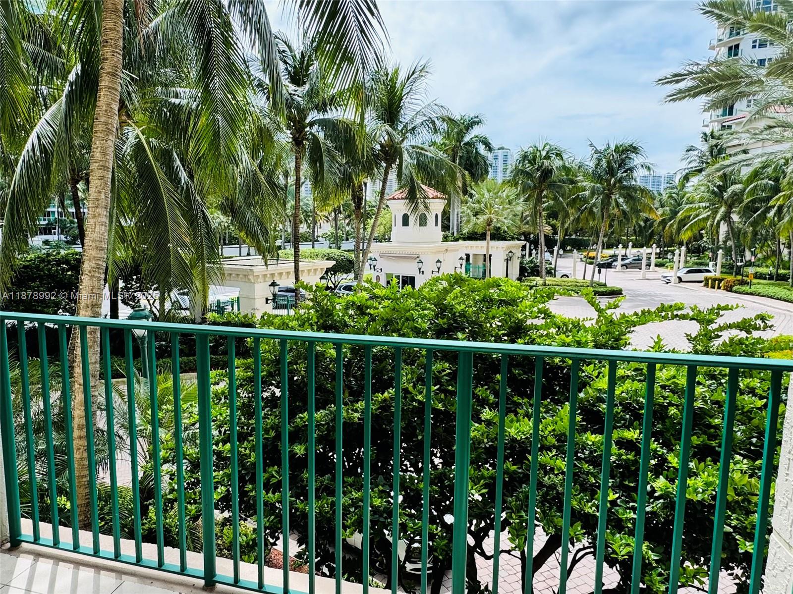 20000 E Country Club Dr #209, Aventura FL 33180