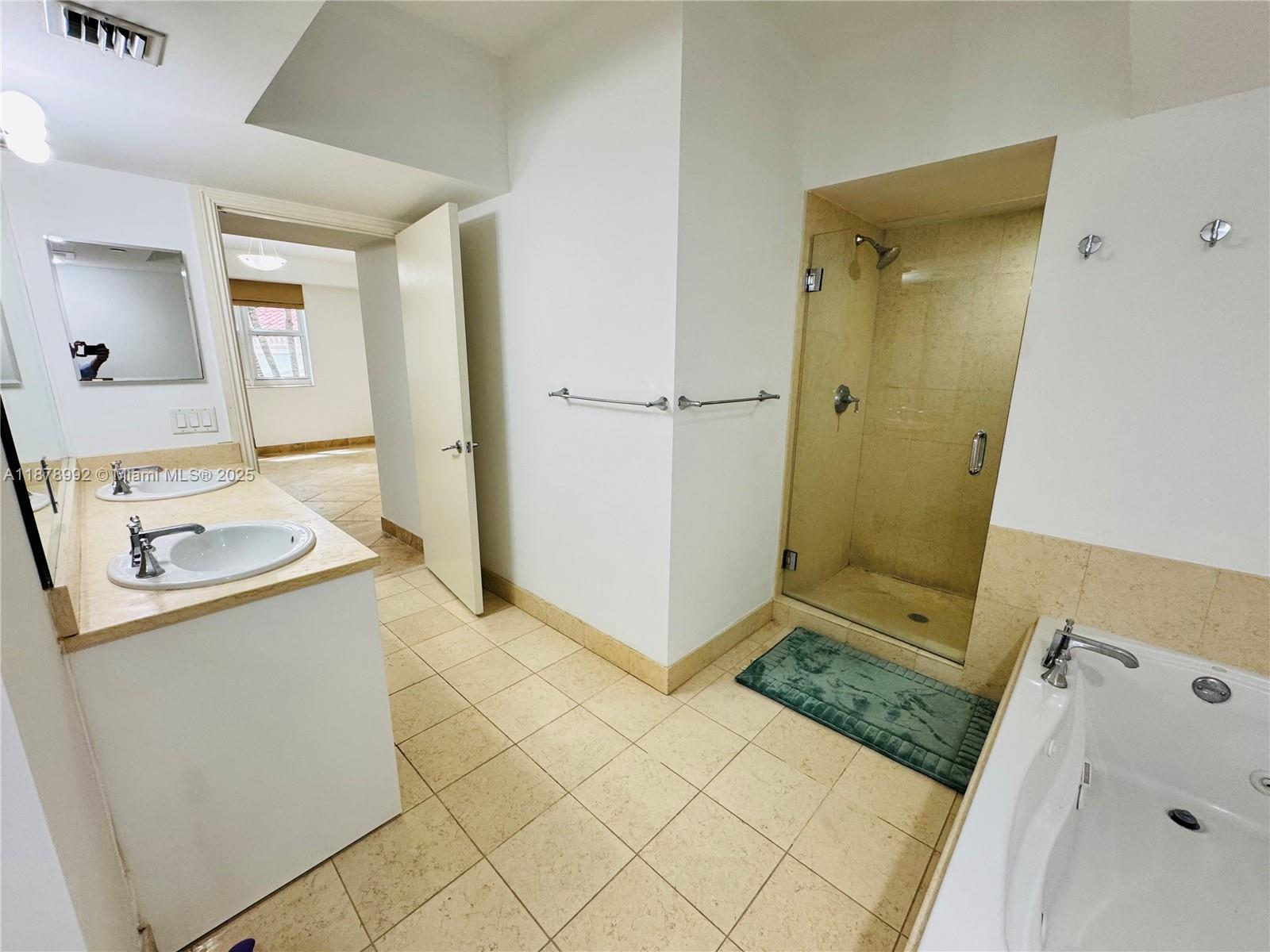 20000 E Country Club Dr #209, Aventura FL 33180