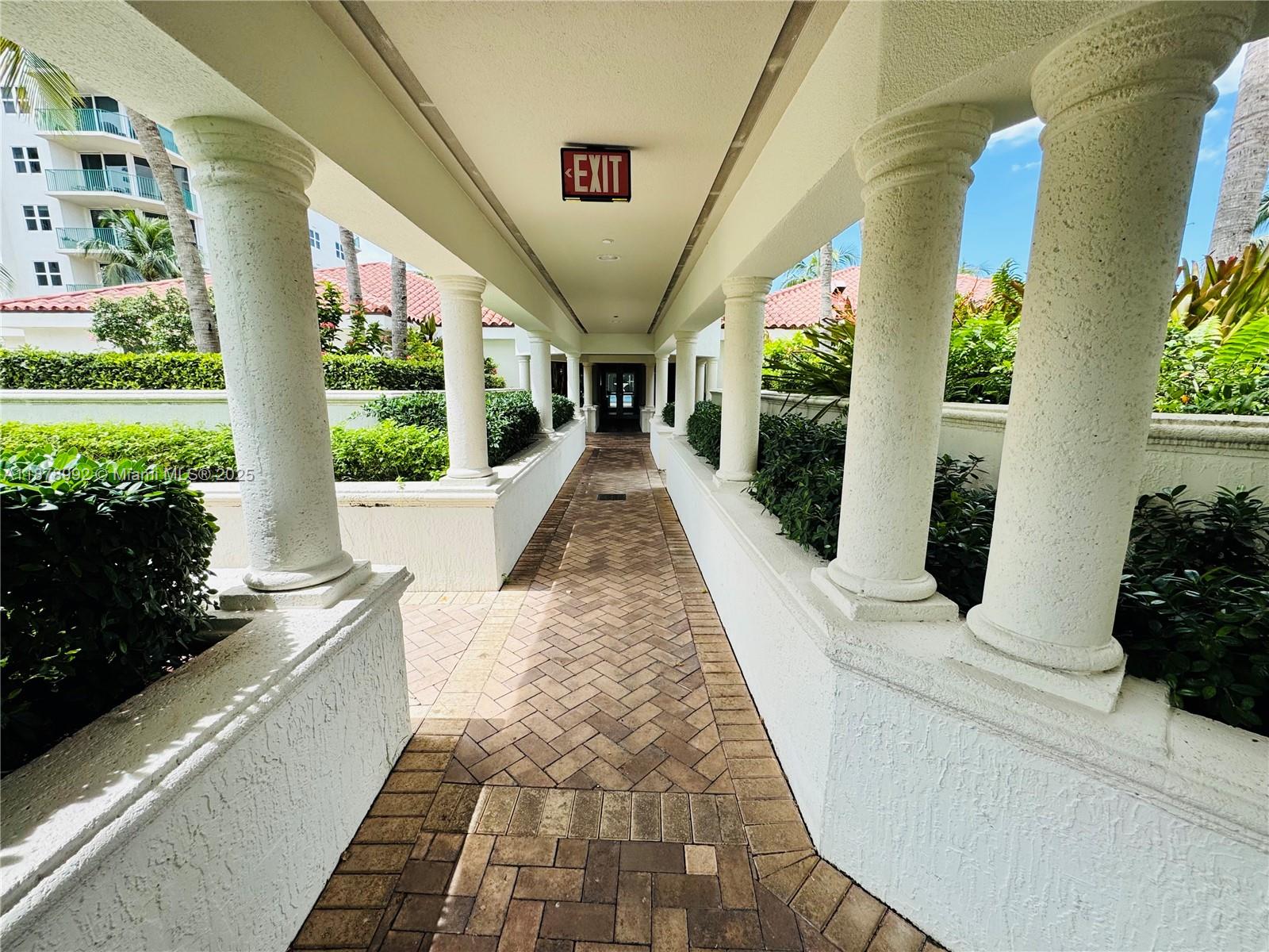 20000 E Country Club Dr #209, Aventura FL 33180