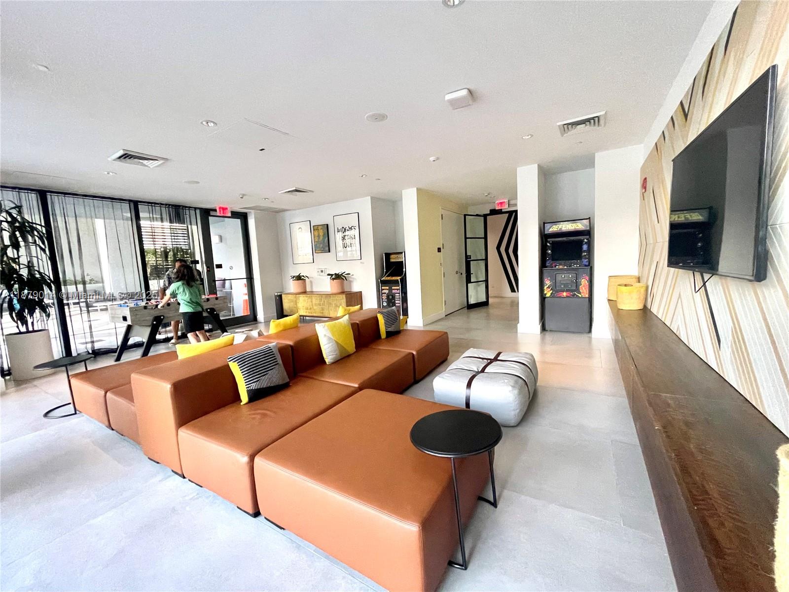 121 NE 34th St #1215, Miami FL 33137