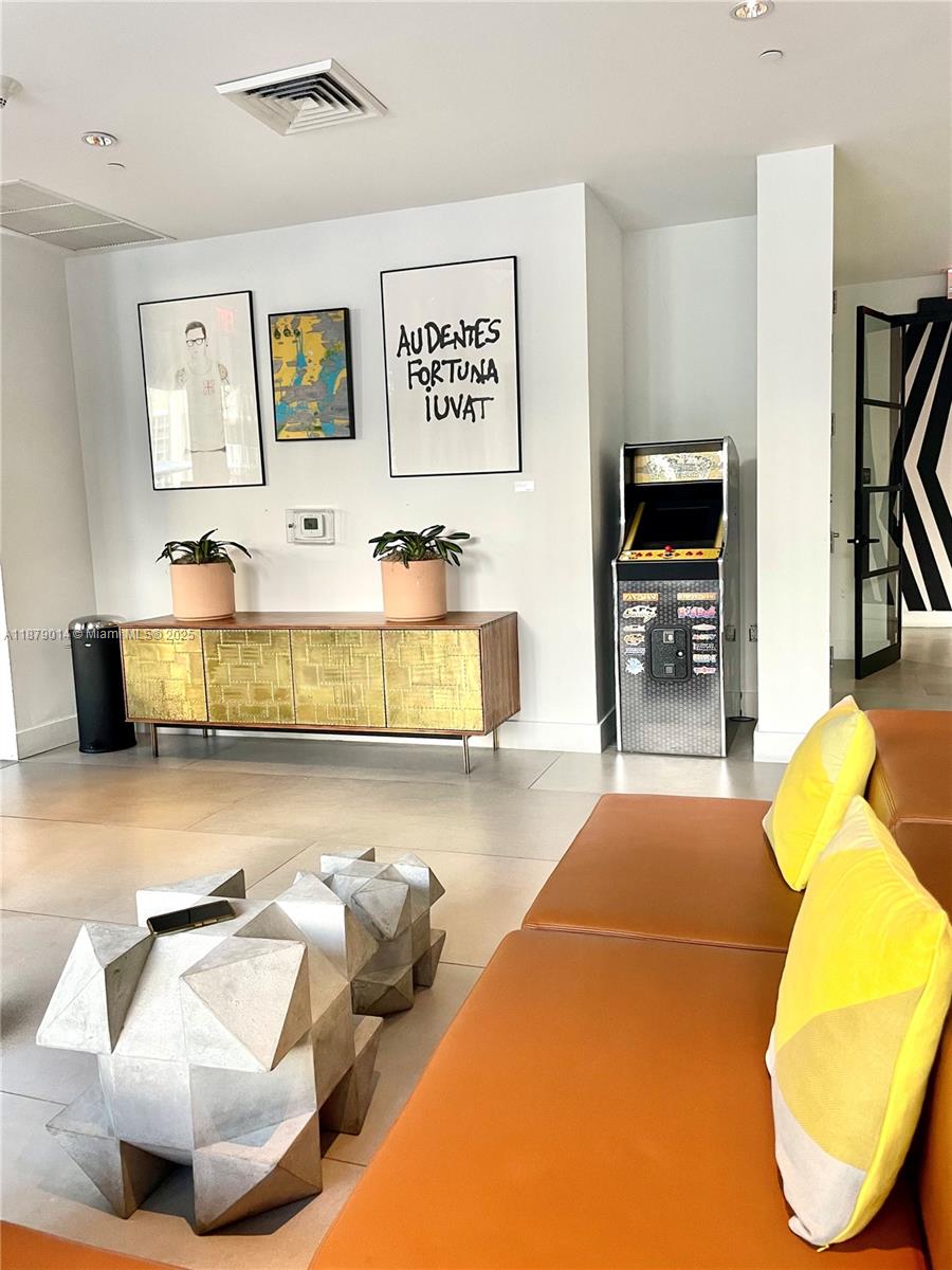 121 NE 34th St #1215, Miami FL 33137