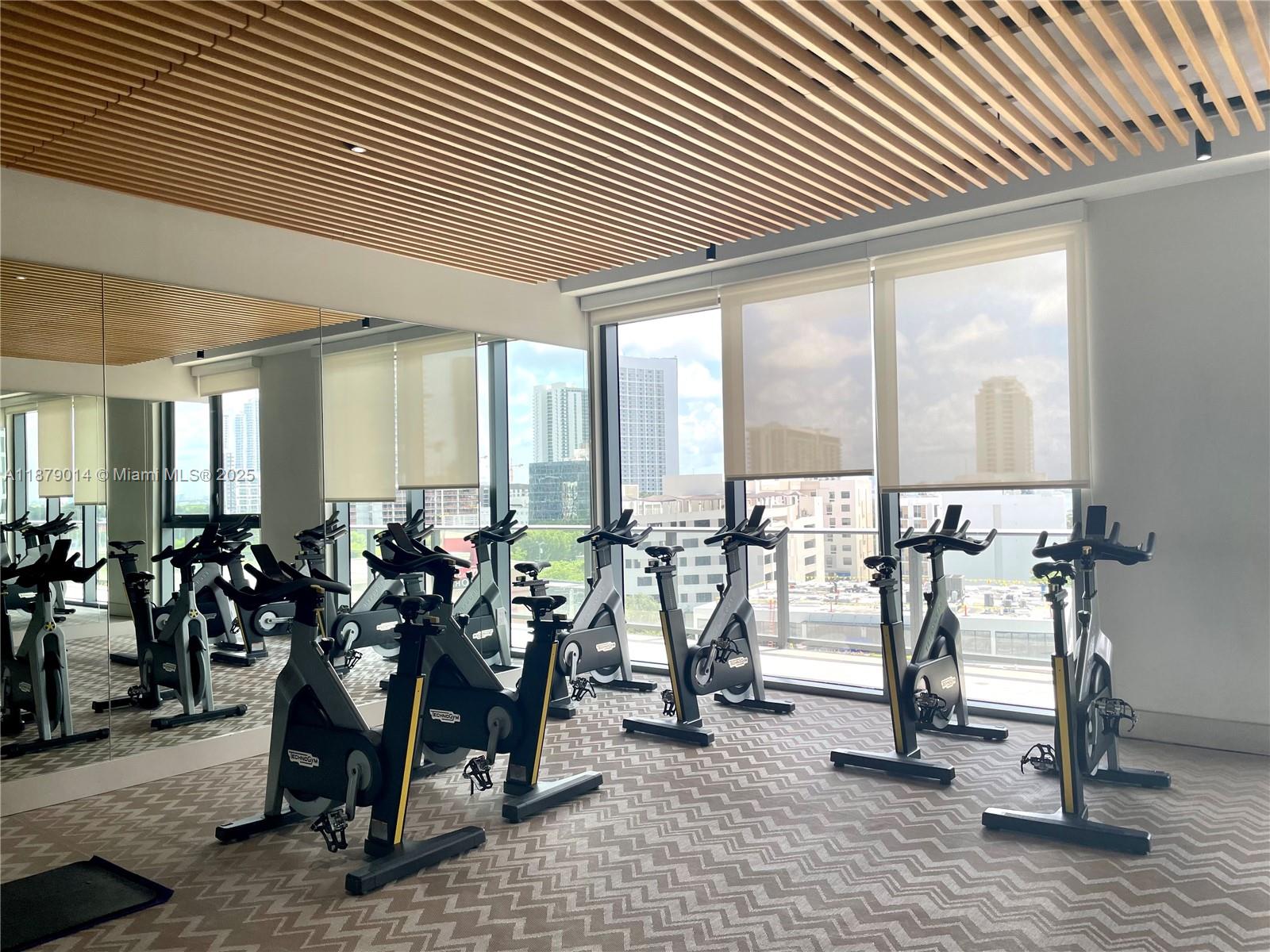 121 NE 34th St #1215, Miami FL 33137