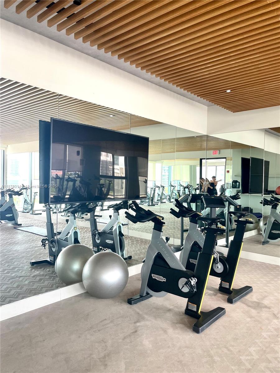 121 NE 34th St #1215, Miami FL 33137