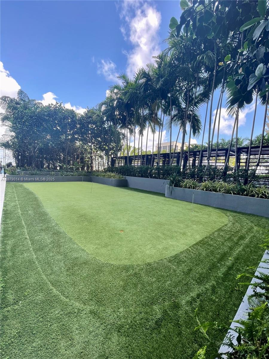 121 NE 34th St #1215, Miami FL 33137