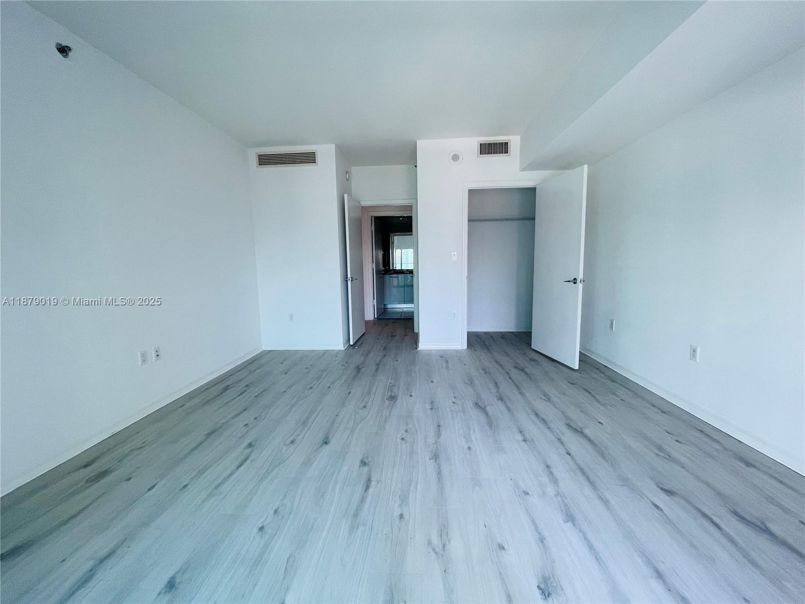 55 SE 6th St #3104, Miami FL 33131