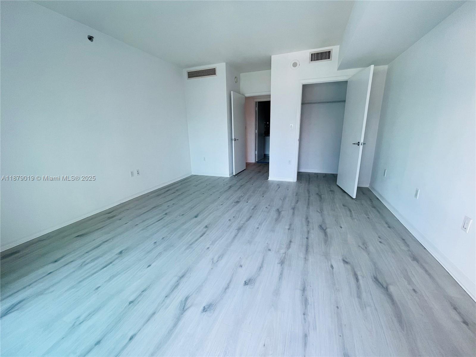 55 SE 6th St #3104, Miami FL 33131