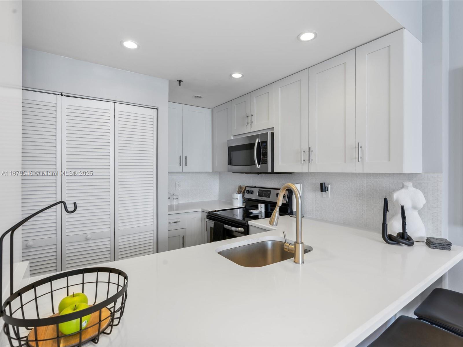 540 Brickell Key Dr #1702, Miami FL 33131