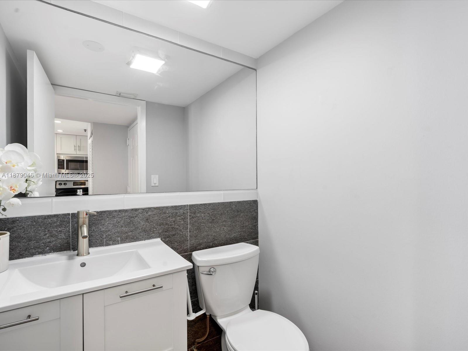 540 Brickell Key Dr #1702, Miami FL 33131