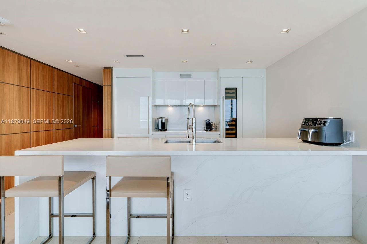 465 Brickell Ave #4801, Miami FL 33131