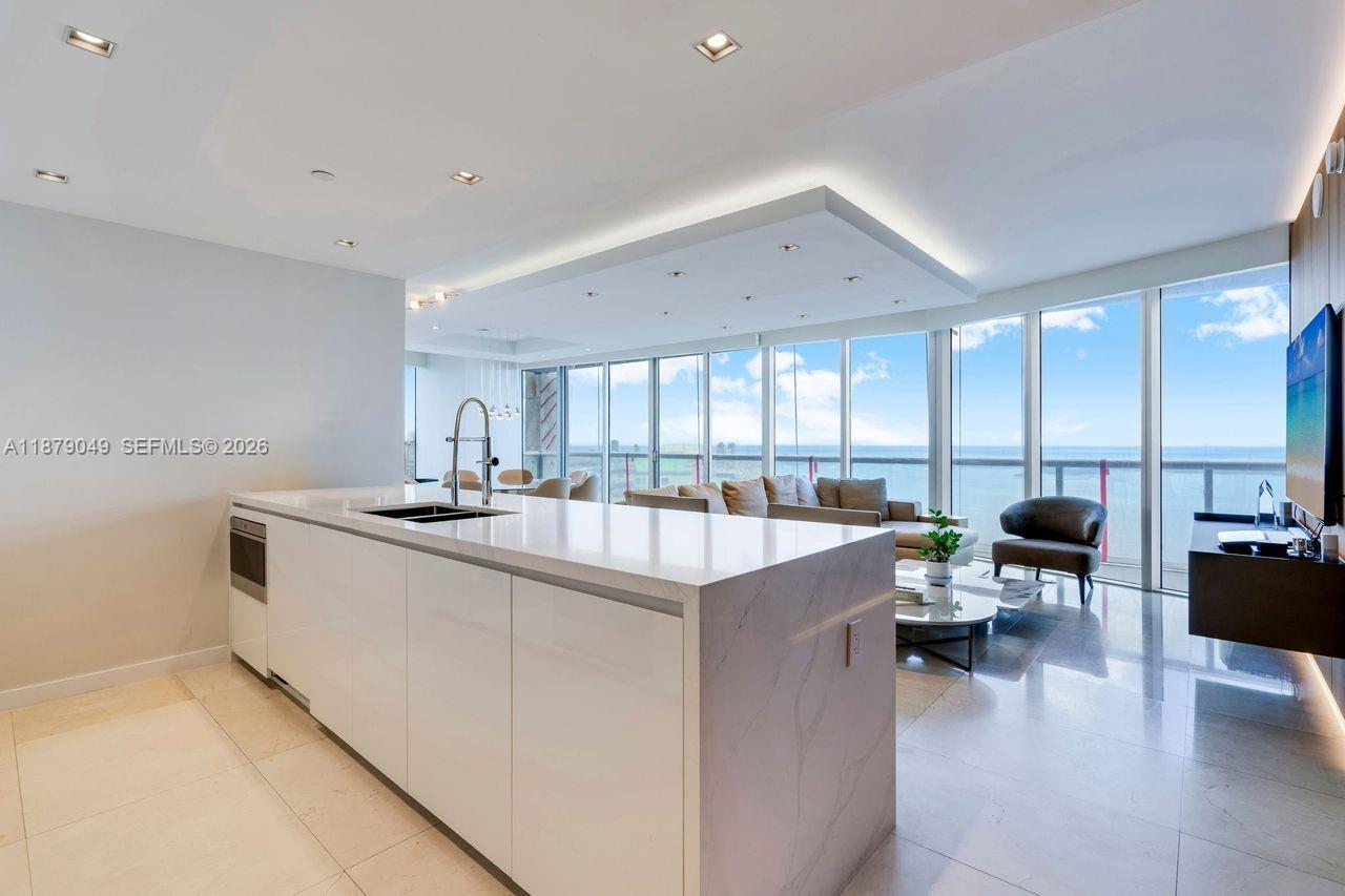 465 Brickell Ave #4801, Miami FL 33131